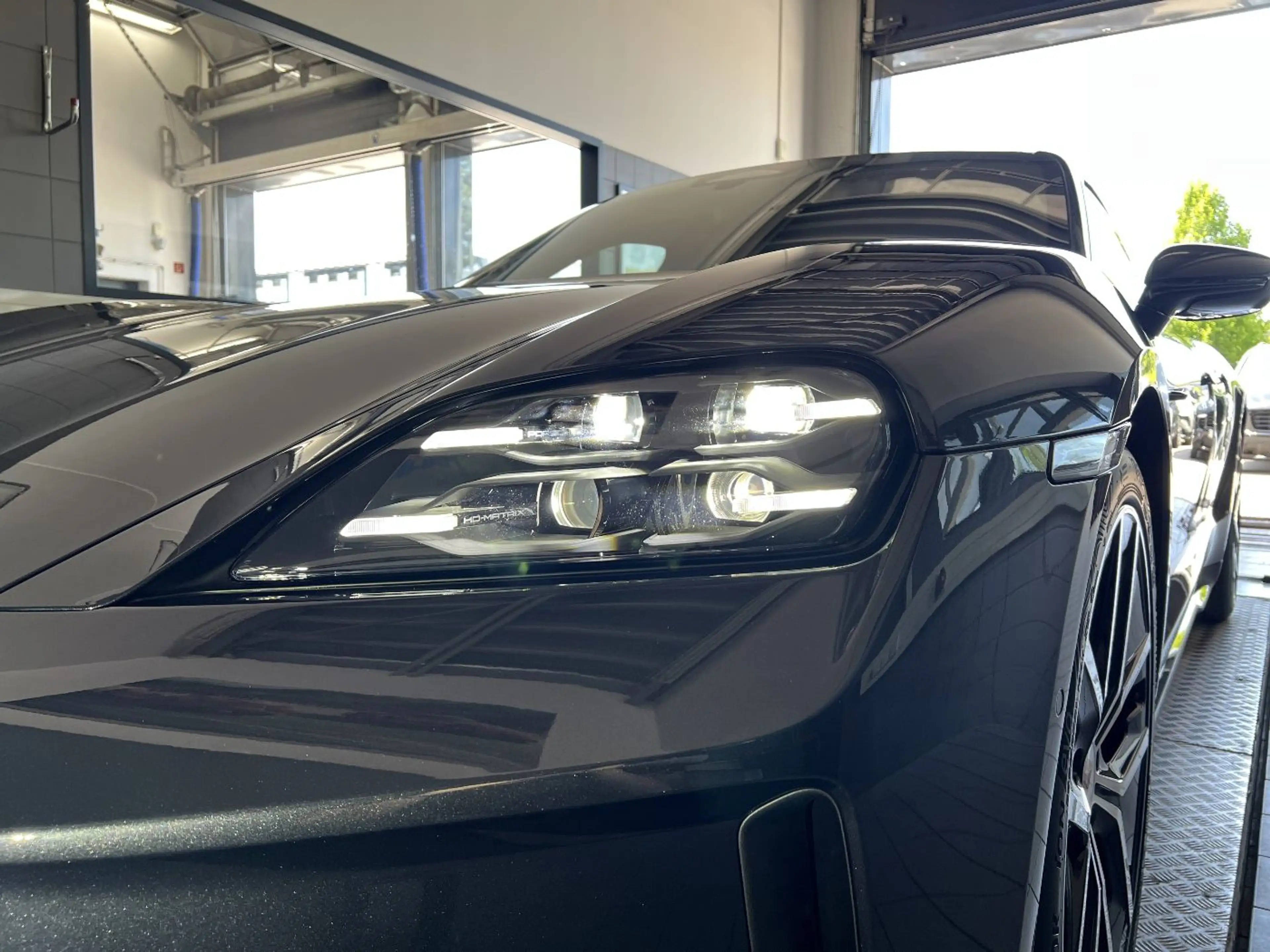 Porsche Taycan Black Edition | Abstandsregeltempostat | — photo 10