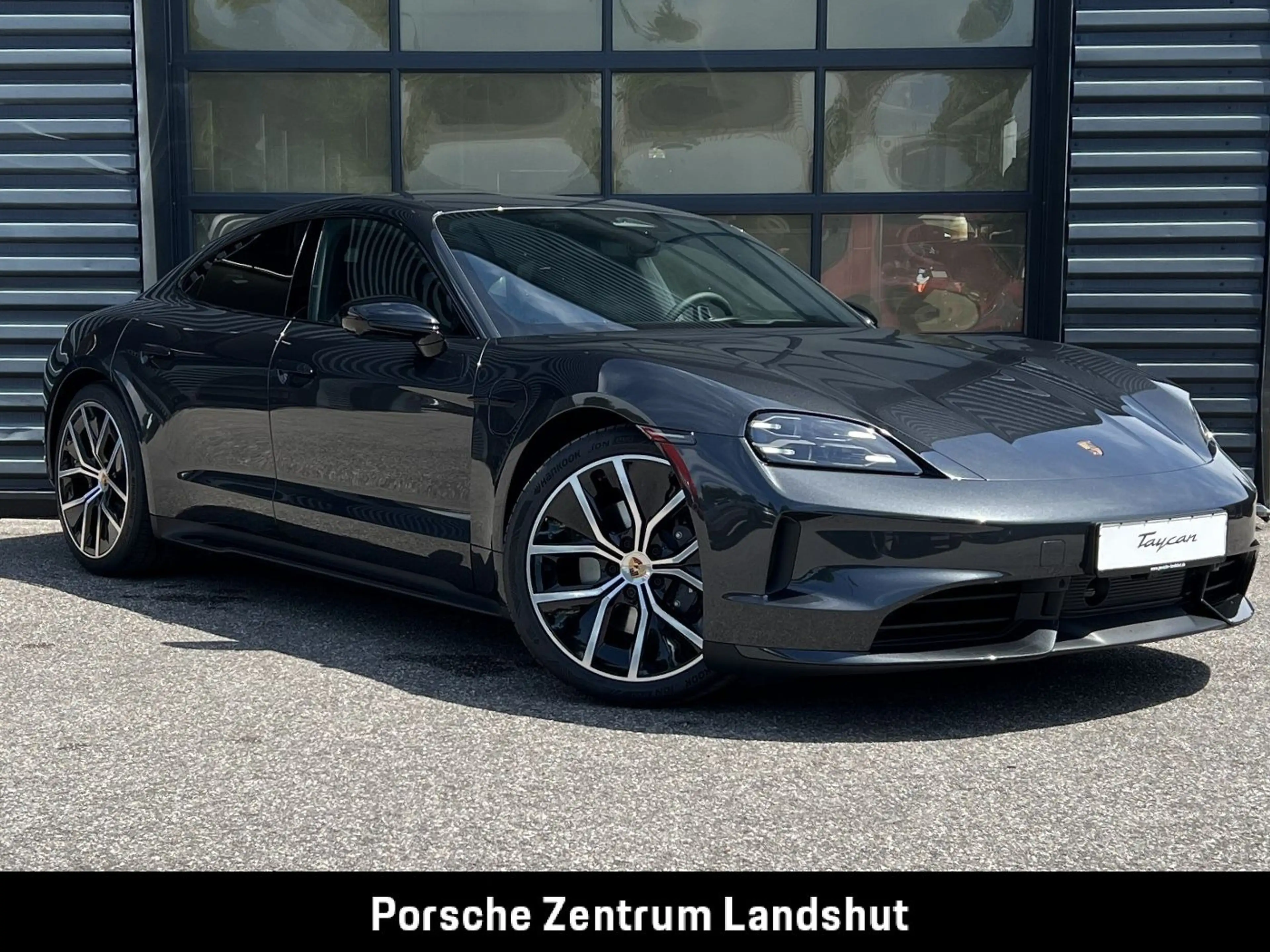 Porsche Taycan Black Edition | Abstandsregeltempostat | — photo 8