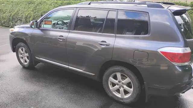 Toyota Highlander 2012 — photo 3