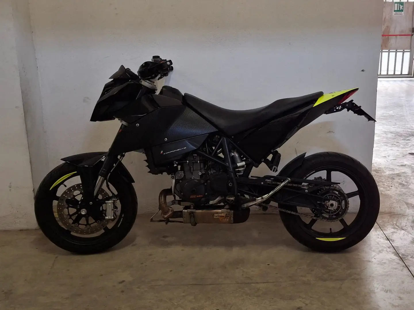 KTM 690 Duke Nero - 2