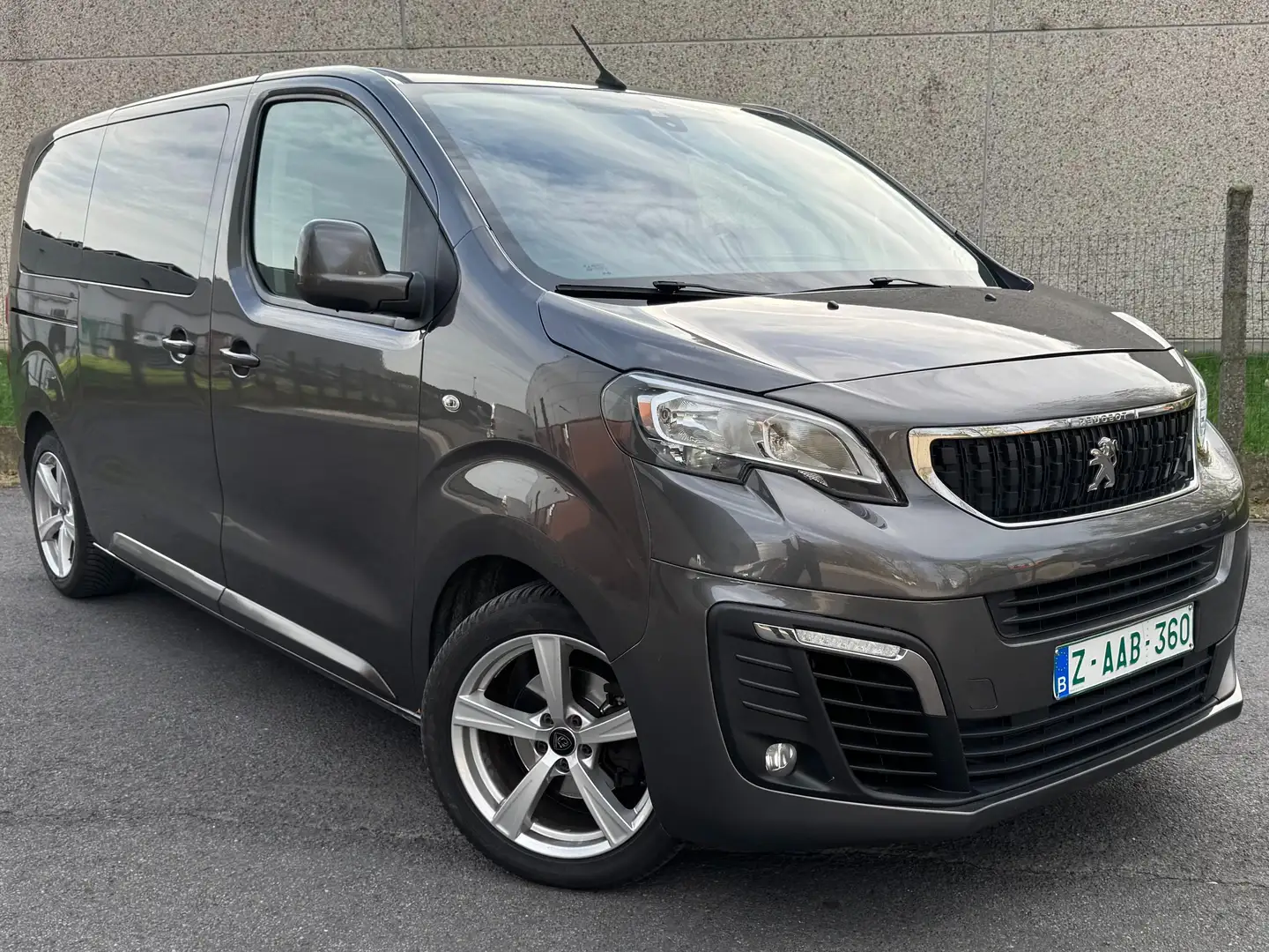 Peugeot Traveller 2.0 L2 * 8 Zit. * 1 Jaar Garantie * Nieuwe Motor * Gris - 1