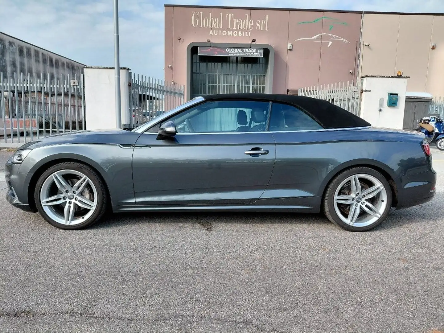 Audi A5 Cabrio 40 TDI quattro S tronic S-line Sport Gris - 2