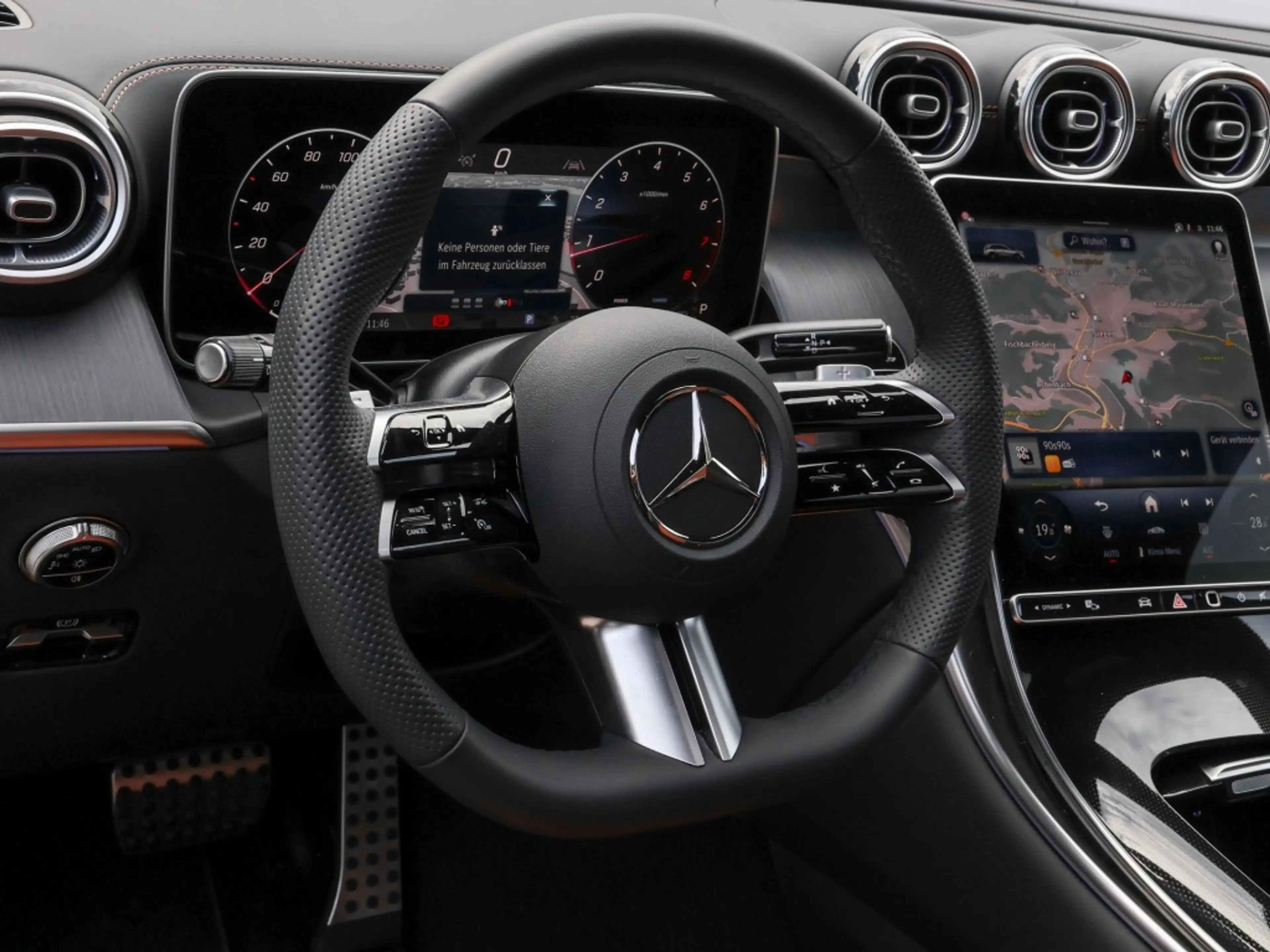 Mercedes-Benz GLC 300 4M AMG-Sport/AIRM/Pano/DIGITAL/AHK/Night — photo 15