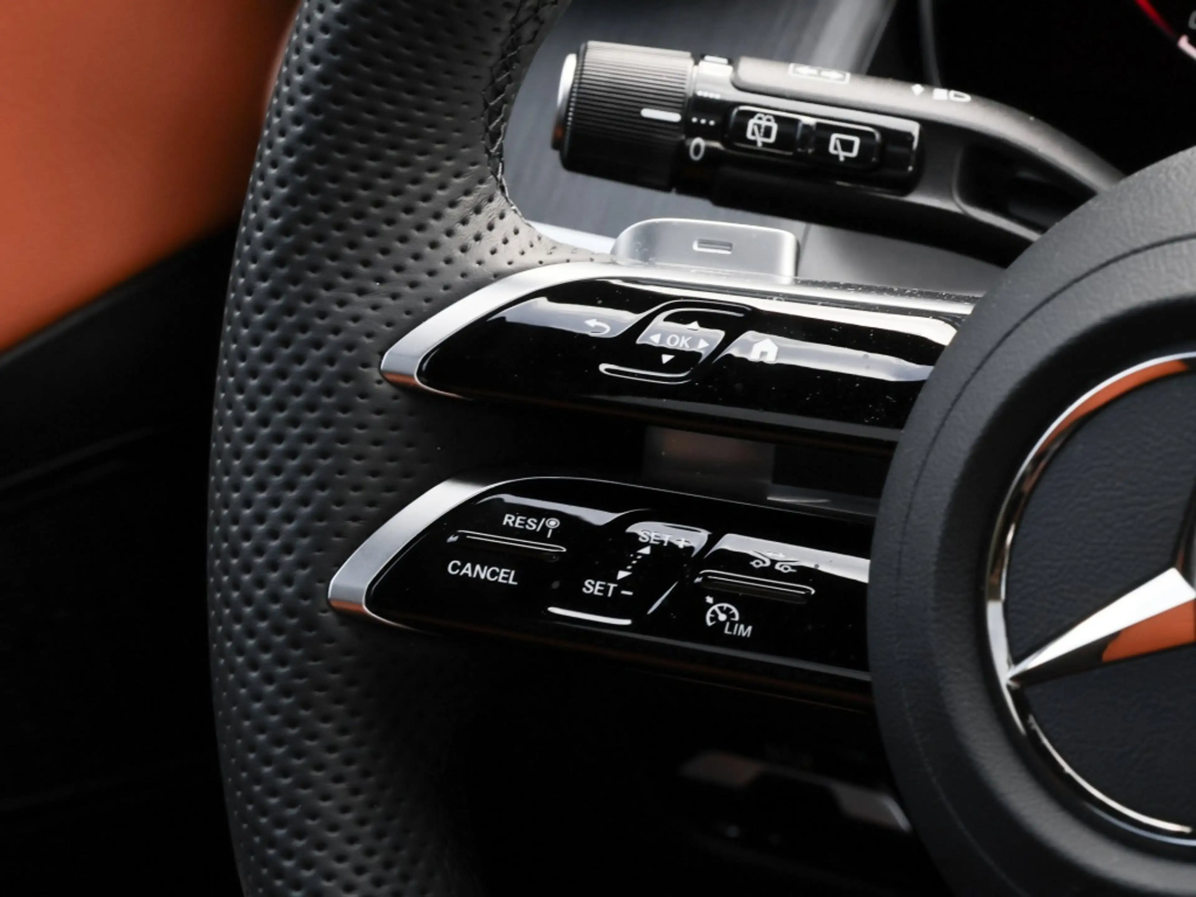 Mercedes-Benz GLC 300 4M AMG-Sport/AIRM/Pano/DIGITAL/AHK/Night — photo 12