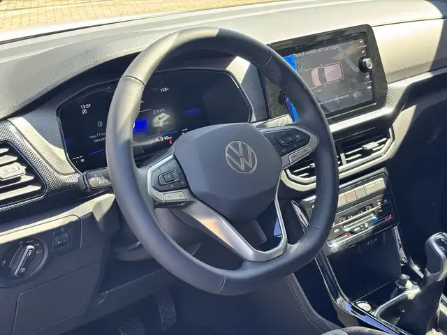 Volkswagen T-Cross view 11