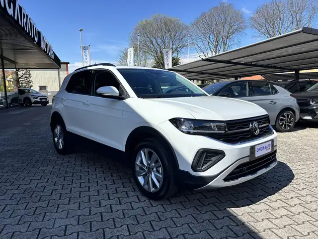 Volkswagen T-Cross view 3