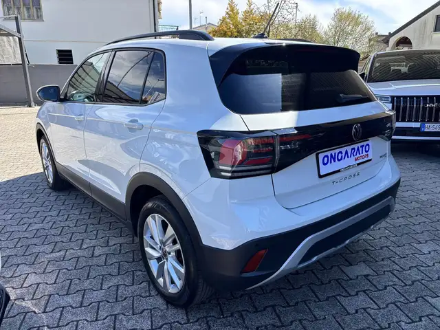 Volkswagen T-Cross view 6