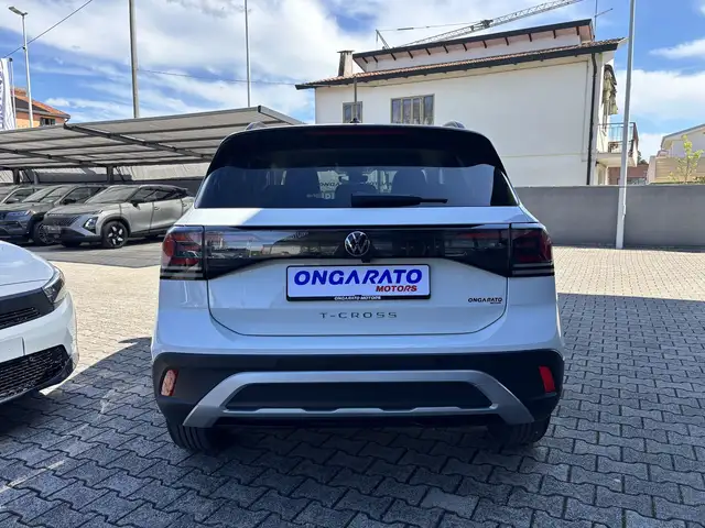 Volkswagen T-Cross view 5