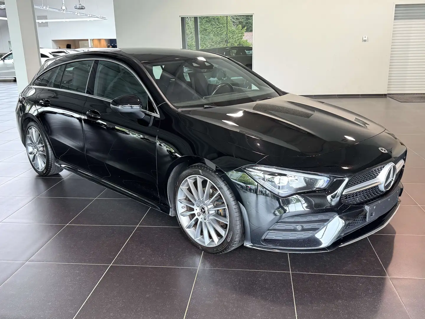 Mercedes-Benz CLA 180 SB AMG Mbux, Sfeerverlichting, 19 Inch Alu Gris - 2