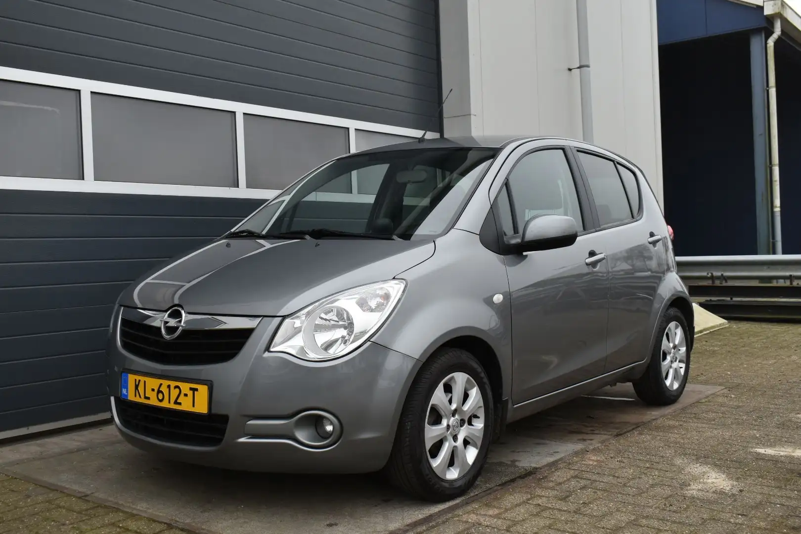 Opel Agila 1.2 Edition Grau - 1