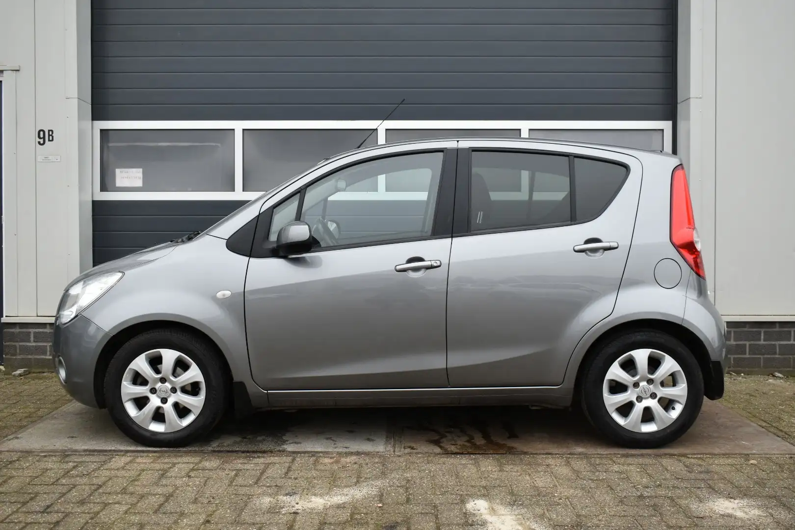 Opel Agila 1.2 Edition Grau - 2