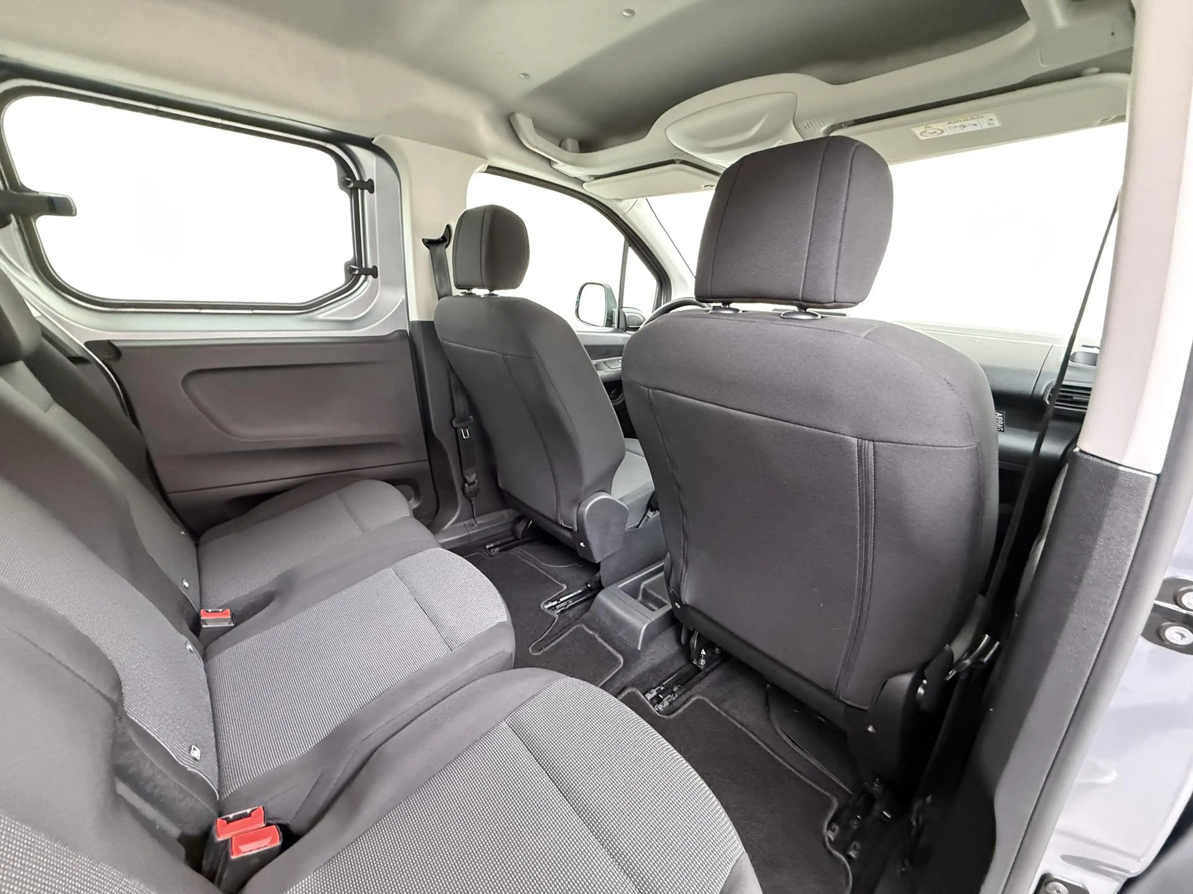 Citroen Berlingo ë-Berlingo Feel 50 kWh VAN: 26.900,- VOOR: 24.877, — photo 23