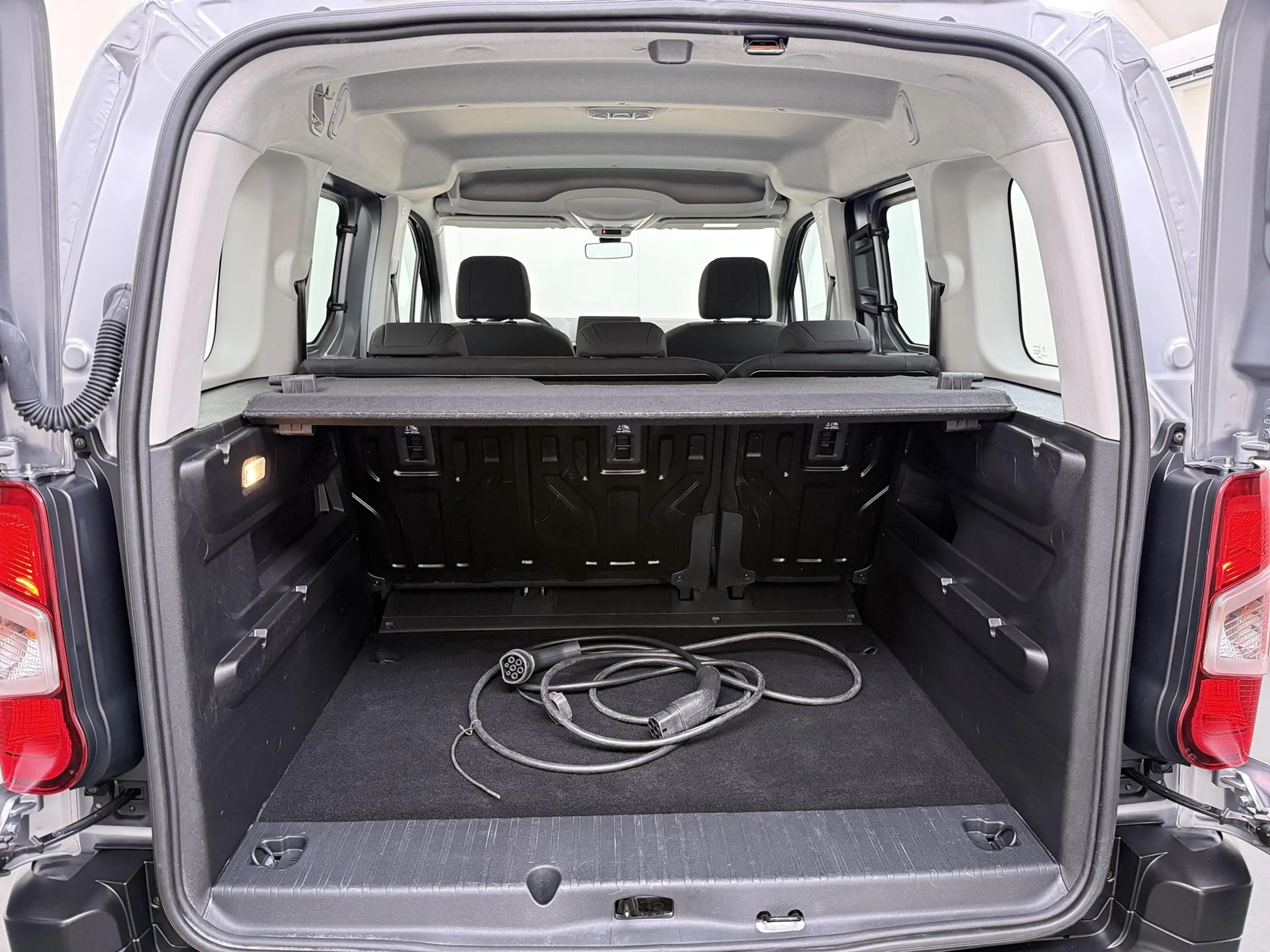 Citroen Berlingo ë-Berlingo Feel 50 kWh VAN: 26.900,- VOOR: 24.877, — photo 17