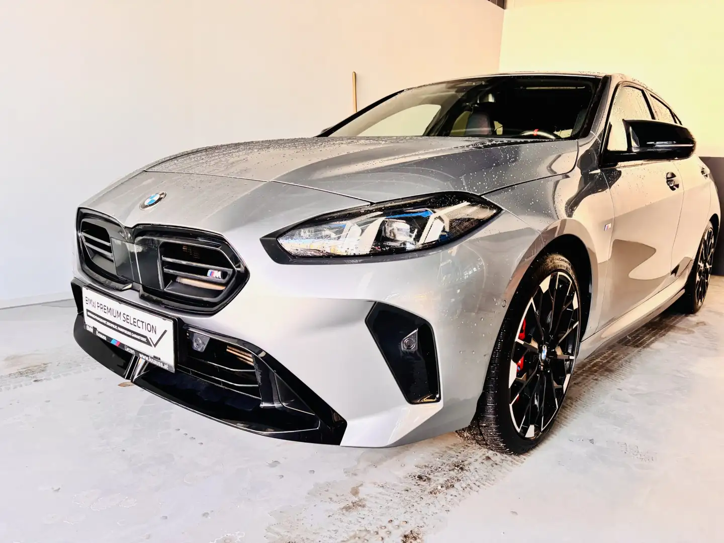 BMW 135 M135i xDrive Grau - 2