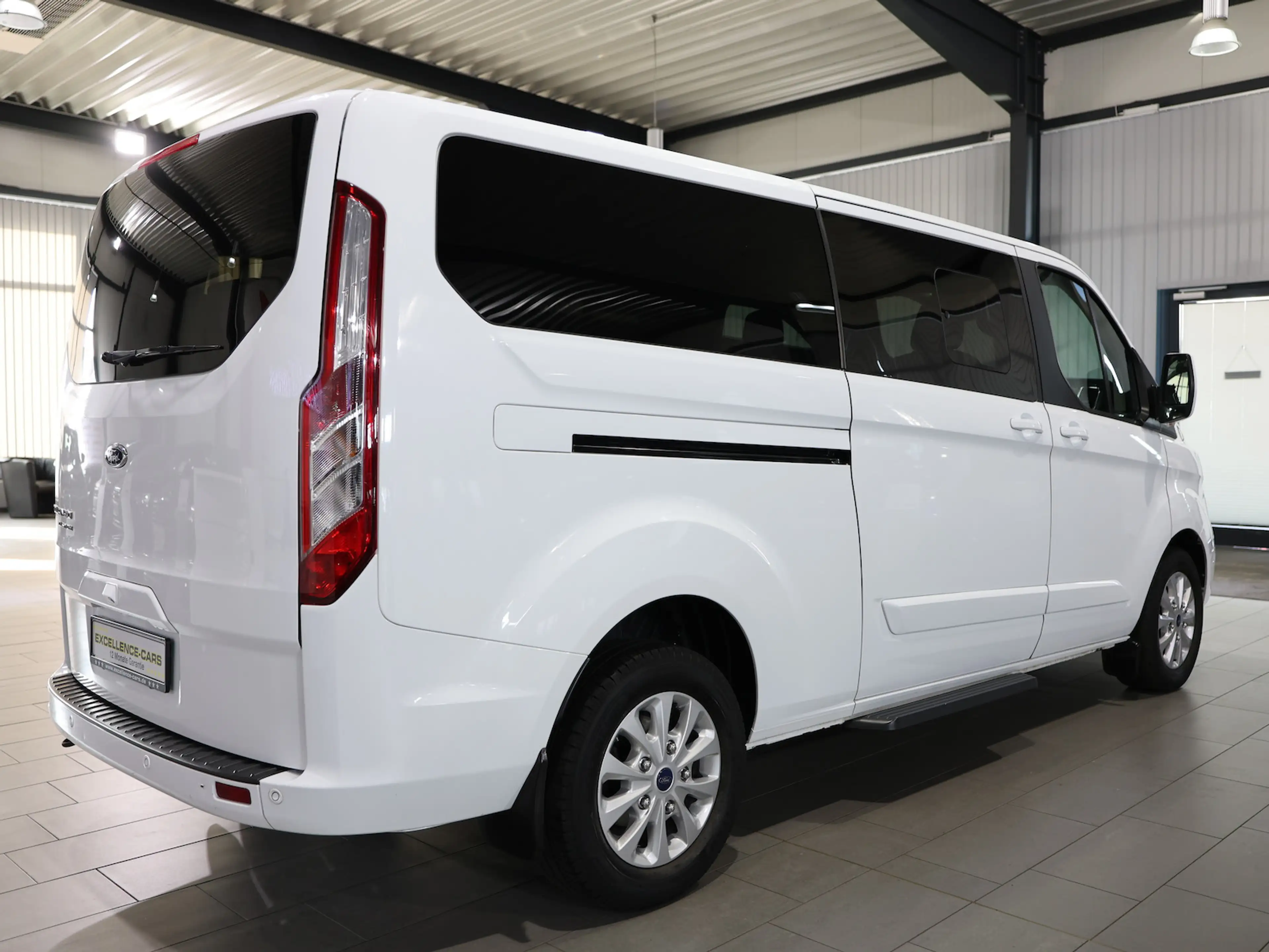 Ford Tourneo Custom 320 L2 TITANIUM SHUTTLE 9-SITZER — photo 10