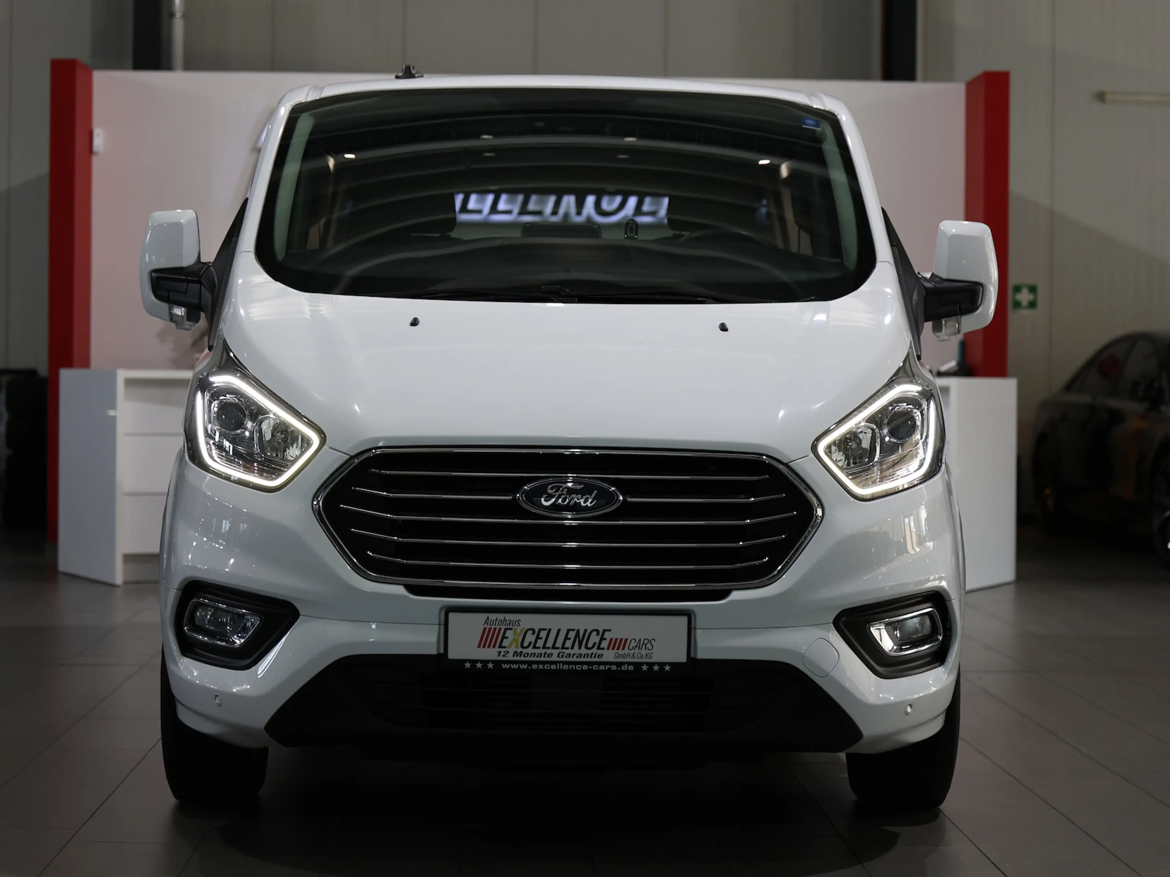Ford Tourneo Custom 320 L2 TITANIUM SHUTTLE 9-SITZER — photo 6