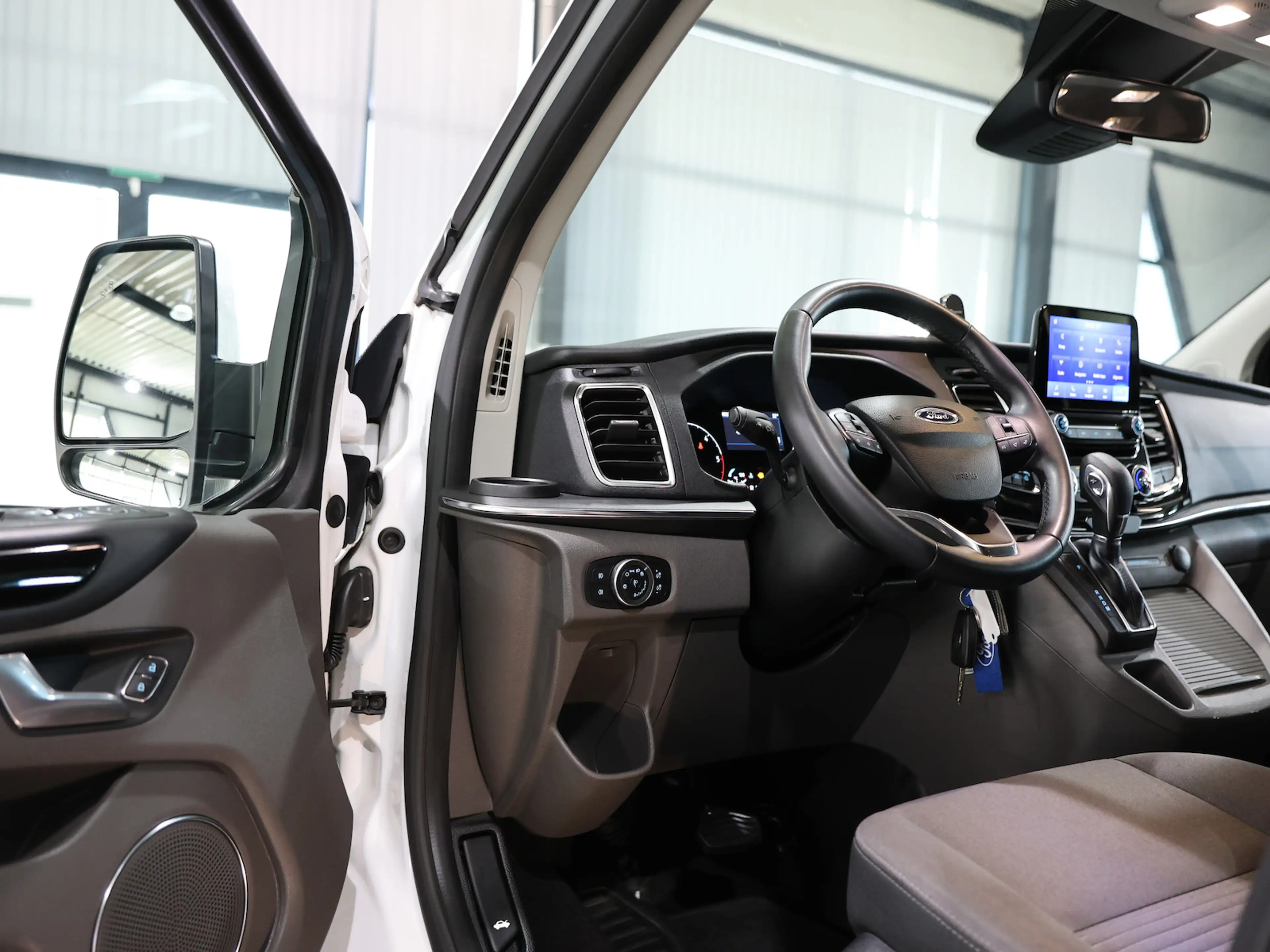 Ford Tourneo Custom 320 L2 TITANIUM SHUTTLE 9-SITZER — photo 12