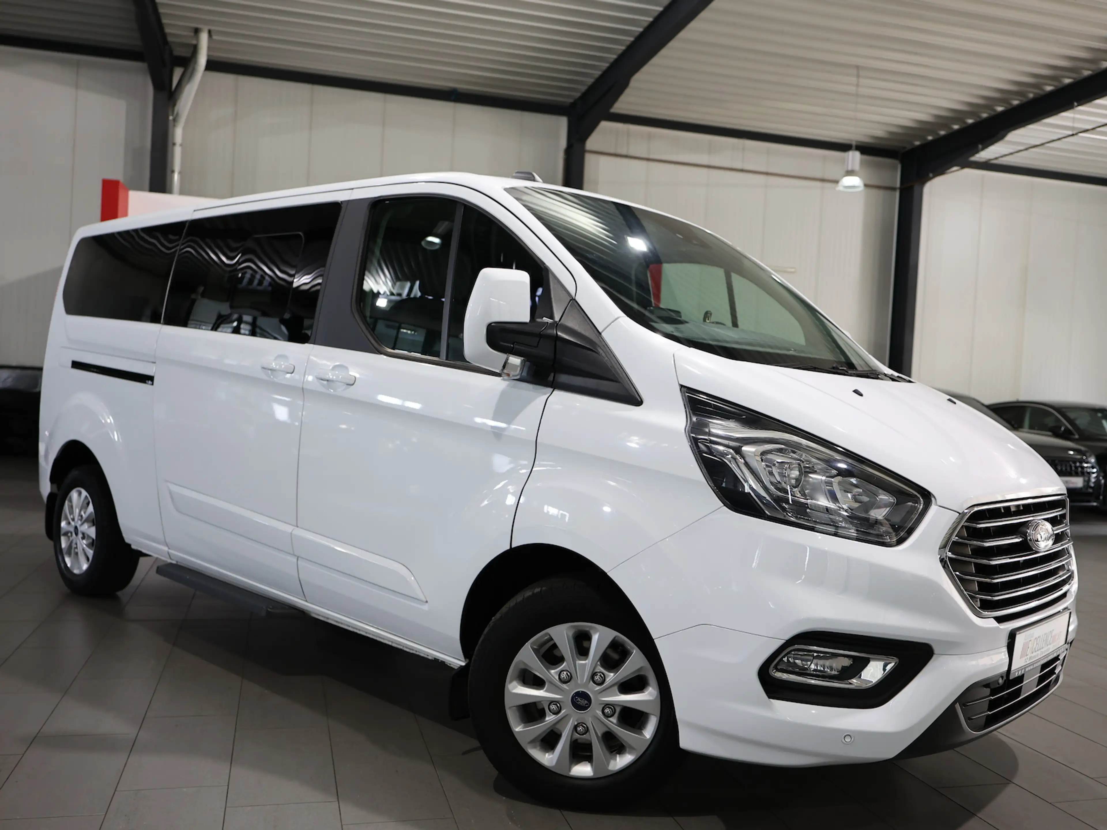 Ford Tourneo Custom 320 L2 TITANIUM SHUTTLE 9-SITZER — photo 3