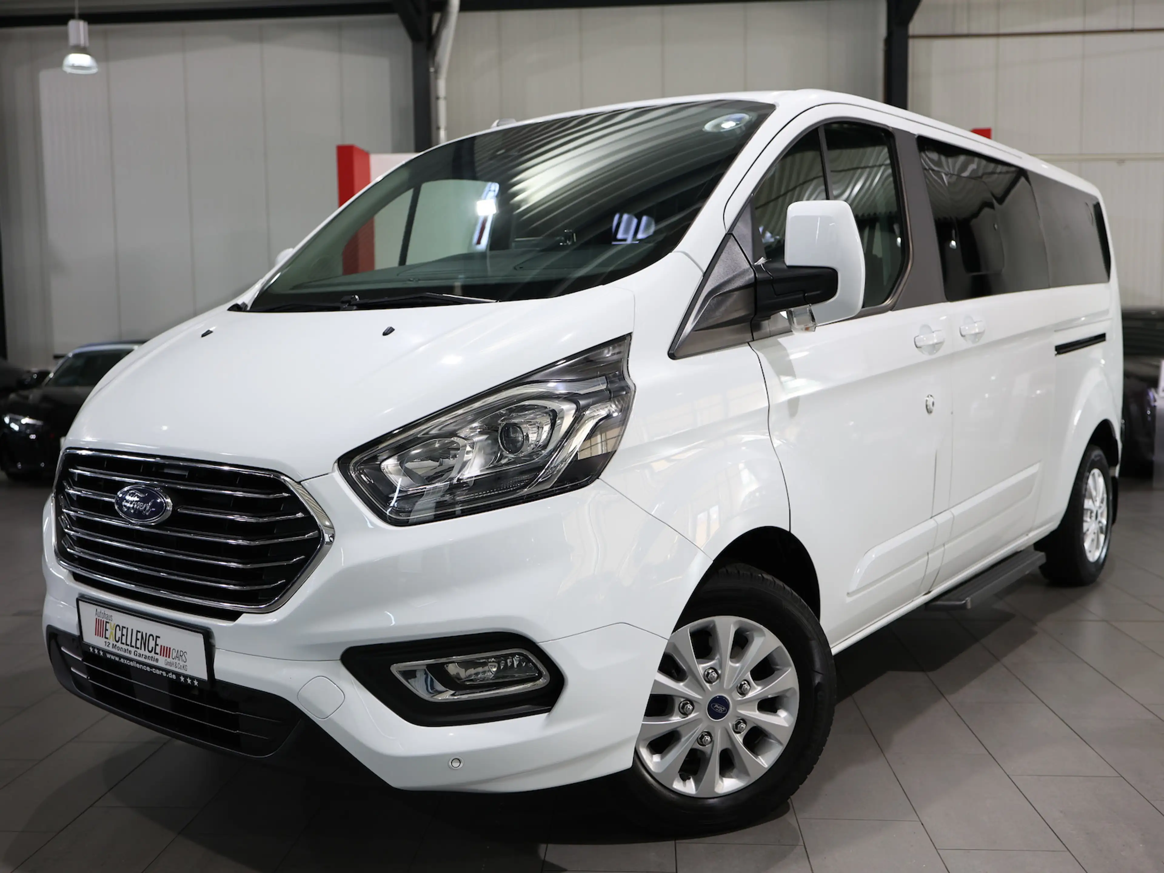 Ford Tourneo Custom 320 L2 TITANIUM SHUTTLE 9-SITZER — photo 4