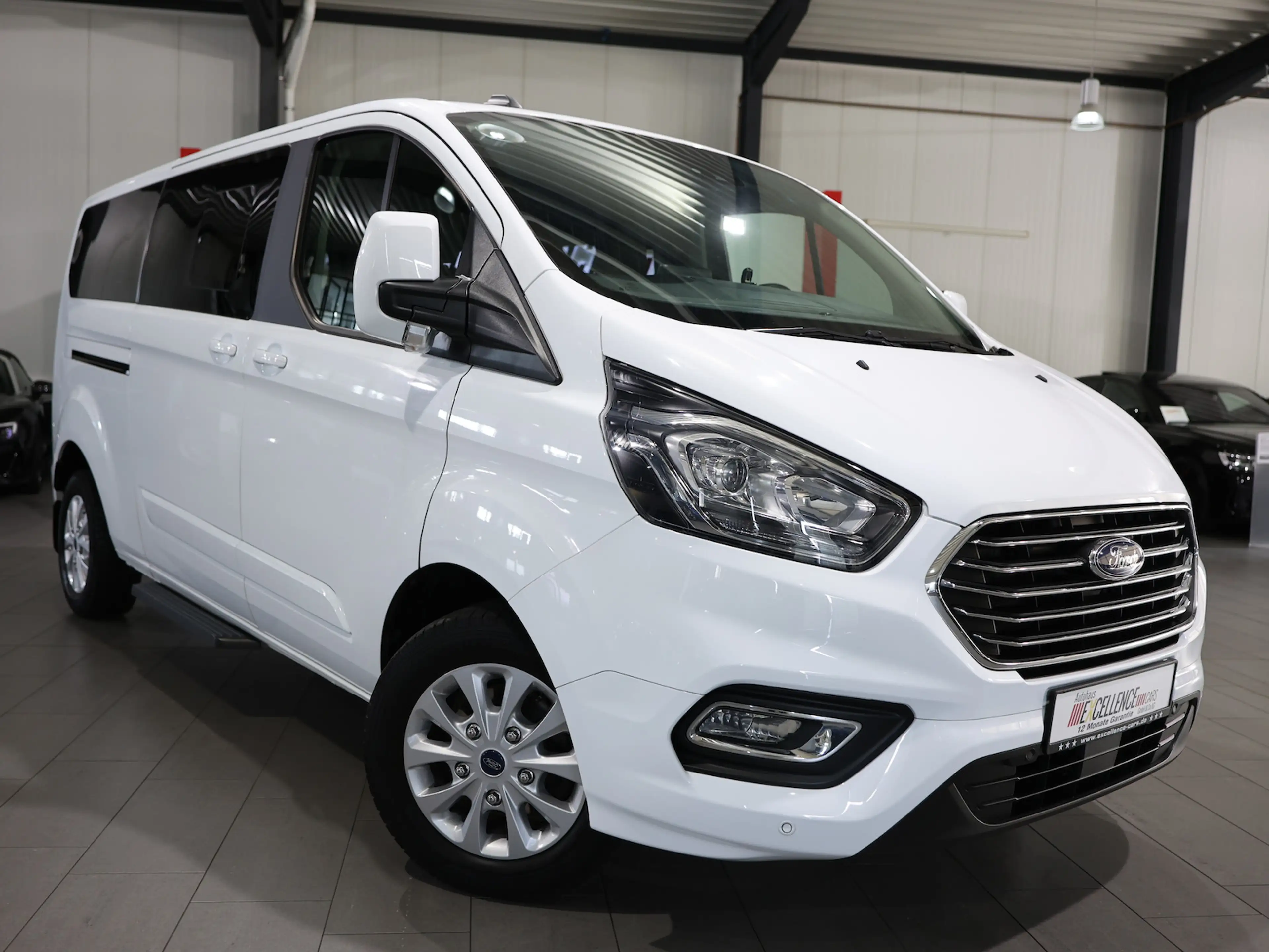 Ford Tourneo Custom 320 L2 TITANIUM SHUTTLE 9-SITZER — photo 2