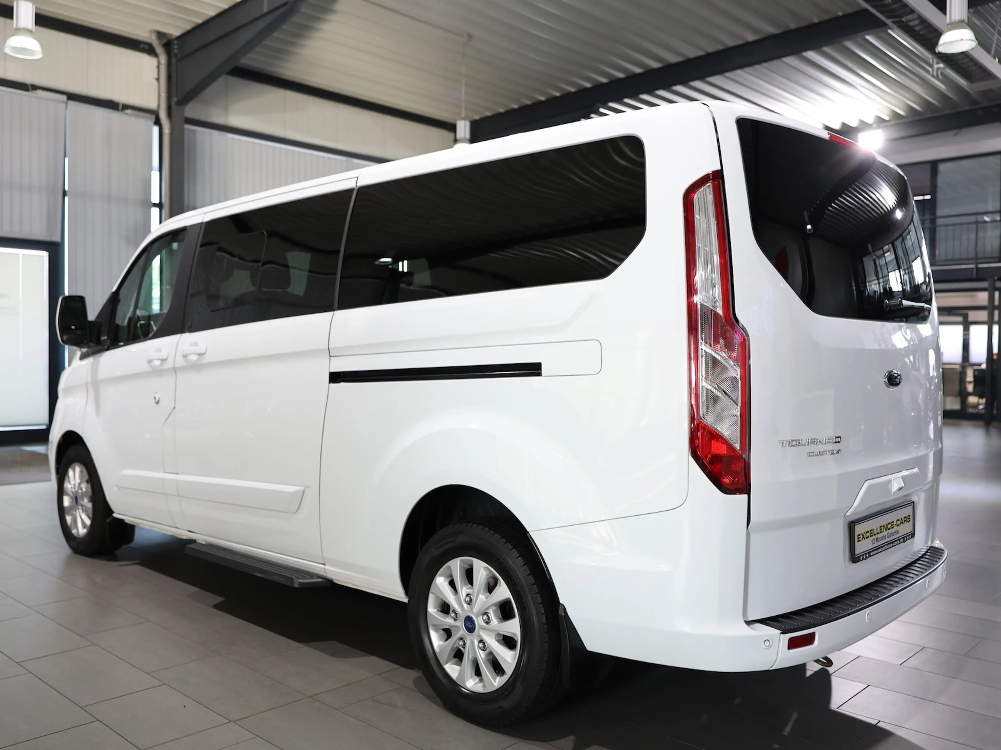 Ford Tourneo Custom 320 L2 TITANIUM SHUTTLE 9-SITZER — photo 9