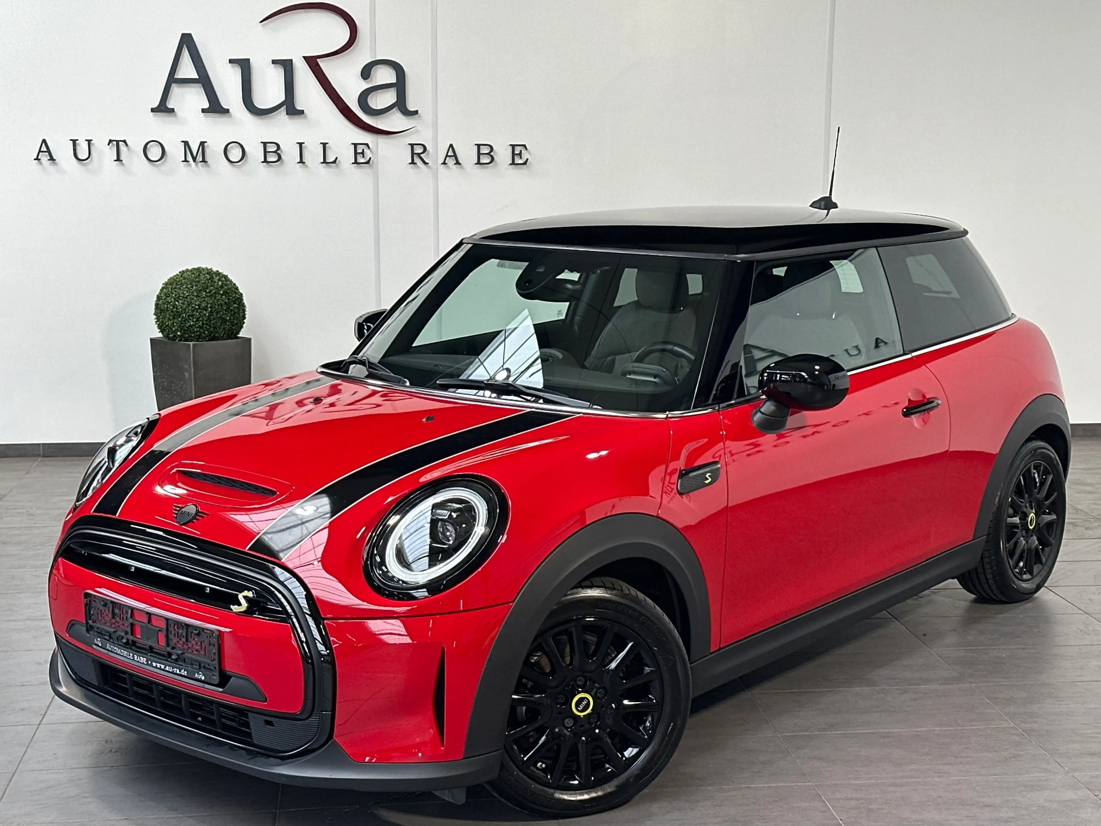 MINI Cooper SE Classic Trim Black NAV+LED+KAM+TEIL-LEDER+SHZ+VC — photo 2