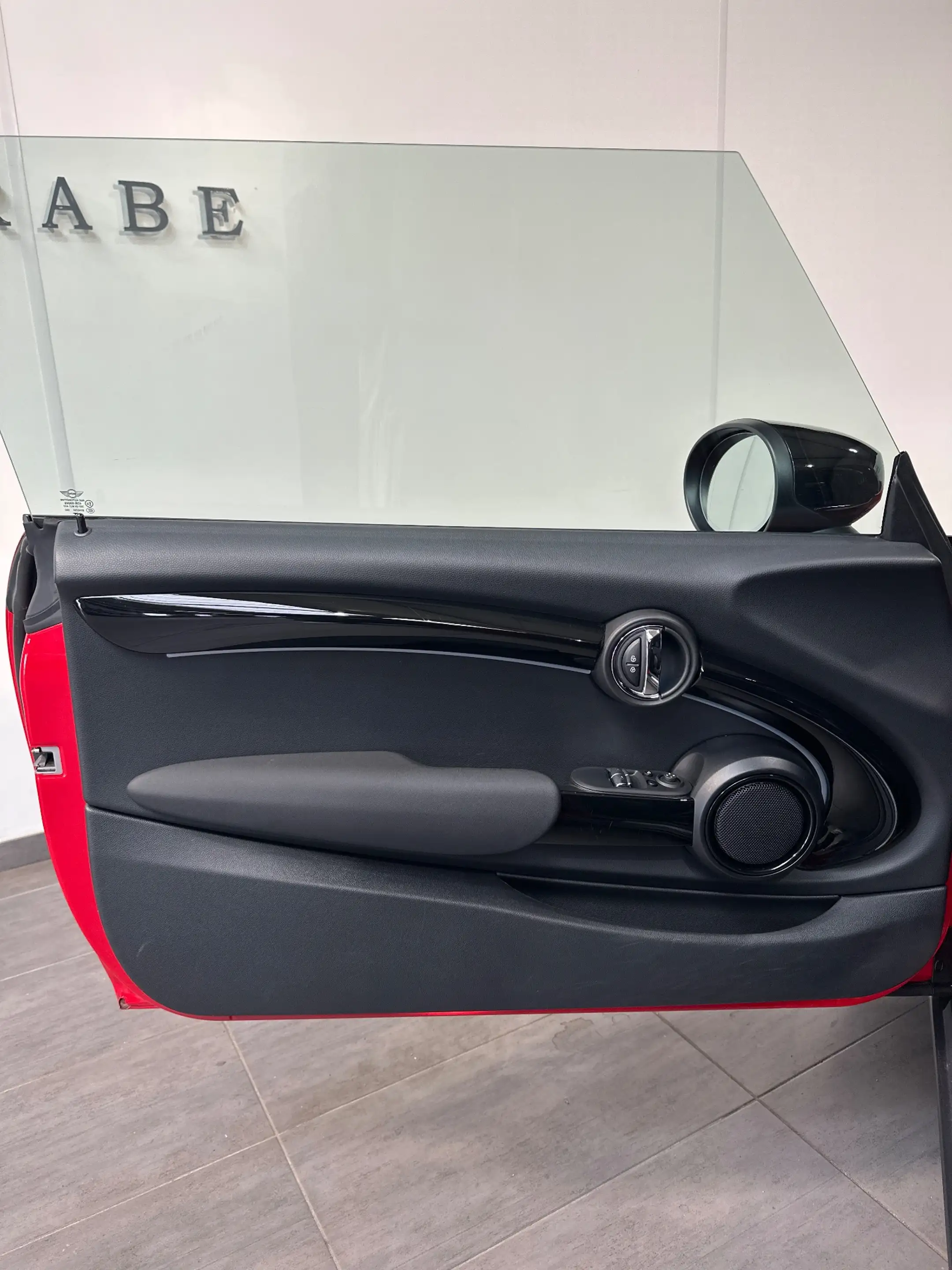 MINI Cooper SE Classic Trim Black NAV+LED+KAM+TEIL-LEDER+SHZ+VC — photo 7