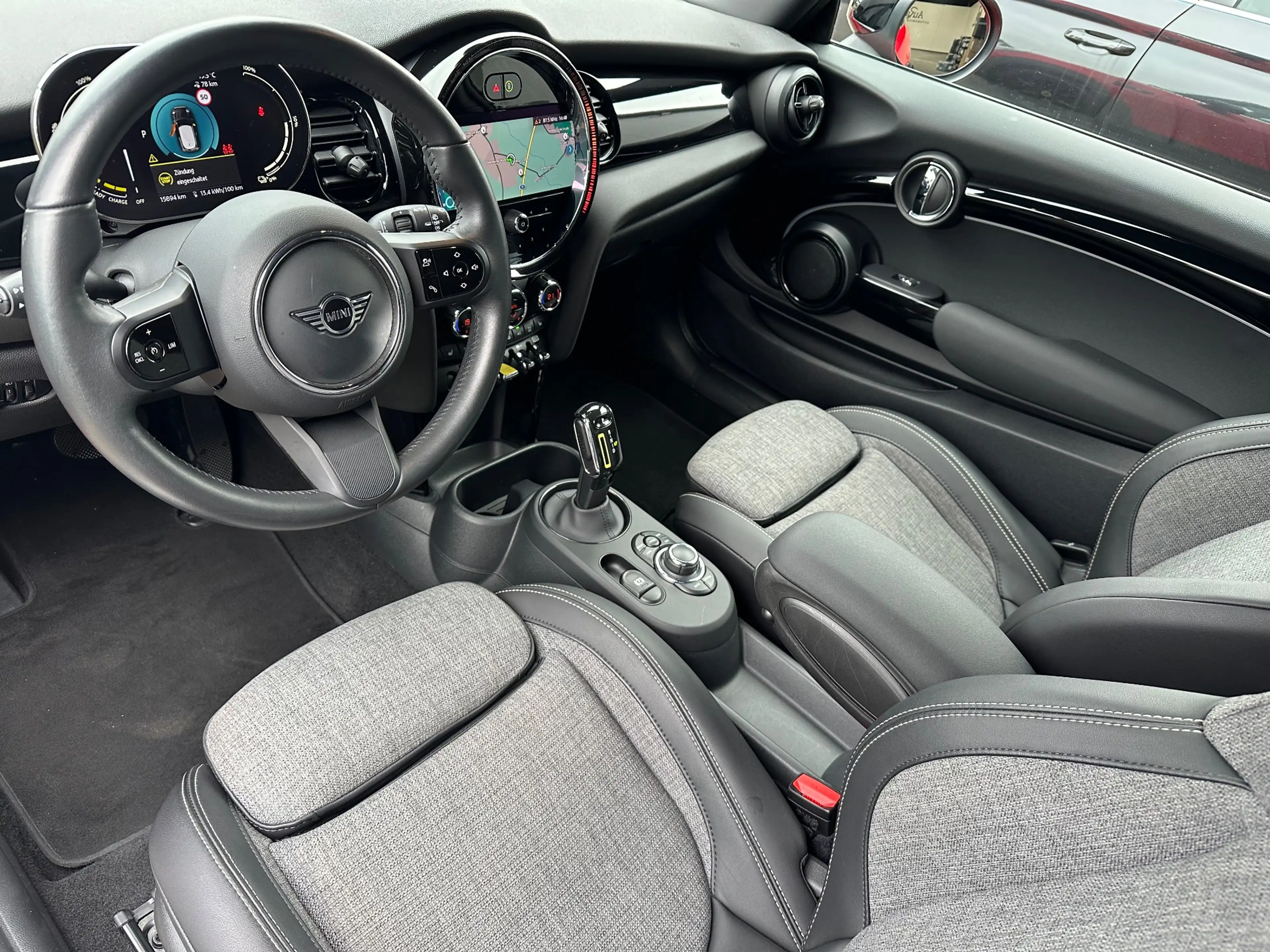 MINI Cooper SE Classic Trim Black NAV+LED+KAM+TEIL-LEDER+SHZ+VC — photo 9