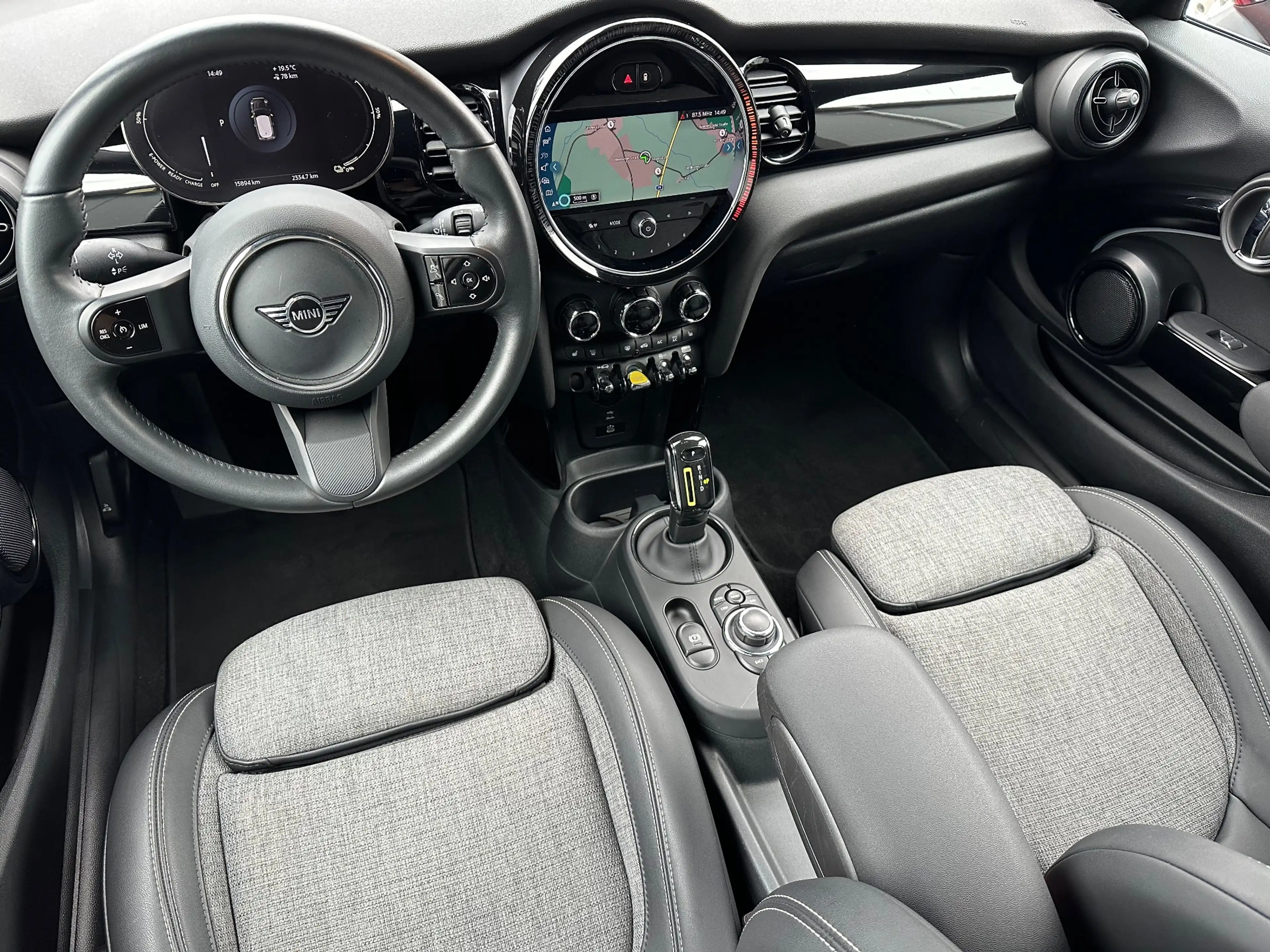 MINI Cooper SE Classic Trim Black NAV+LED+KAM+TEIL-LEDER+SHZ+VC — photo 12
