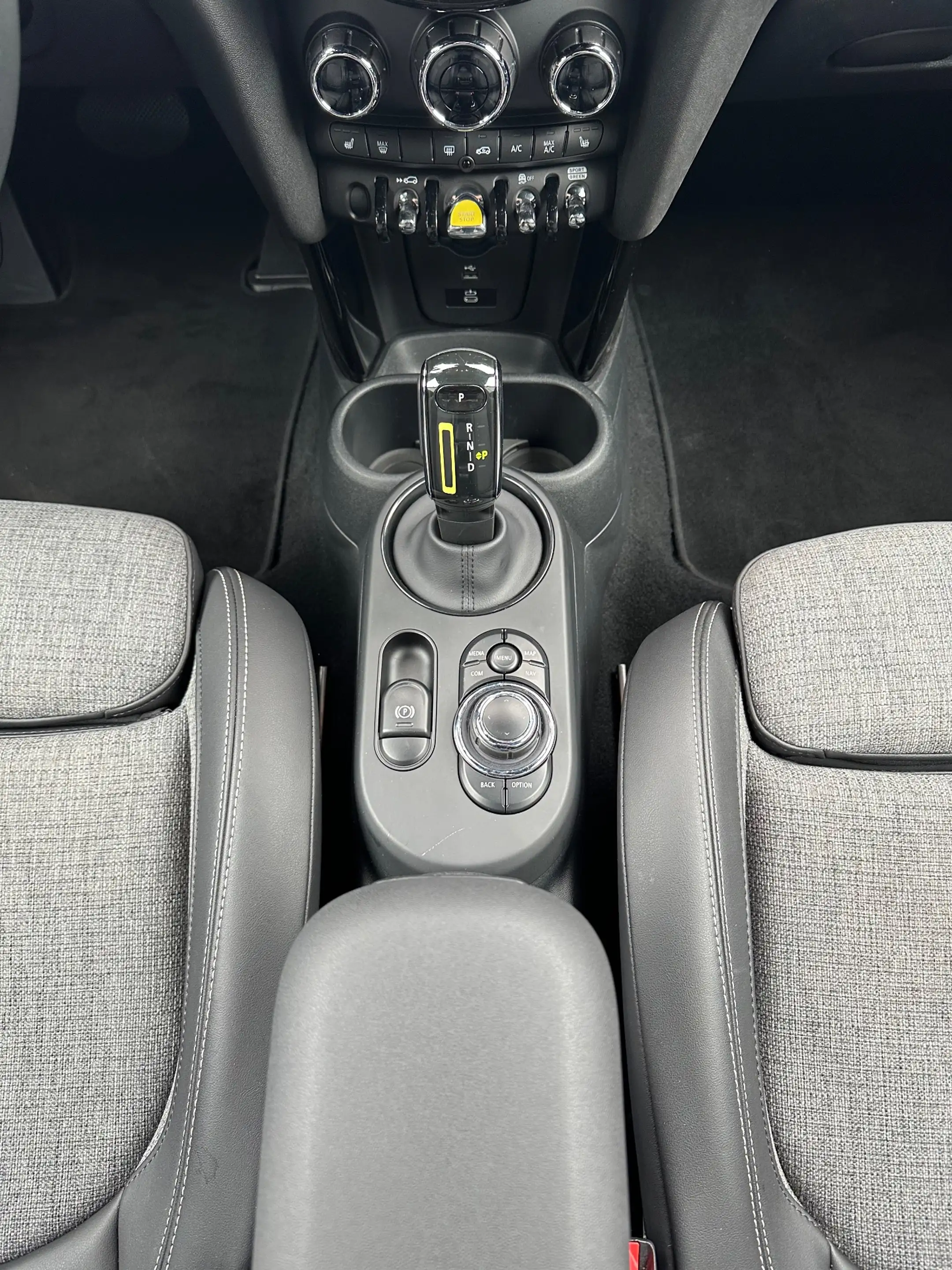 MINI Cooper SE Classic Trim Black NAV+LED+KAM+TEIL-LEDER+SHZ+VC — photo 14