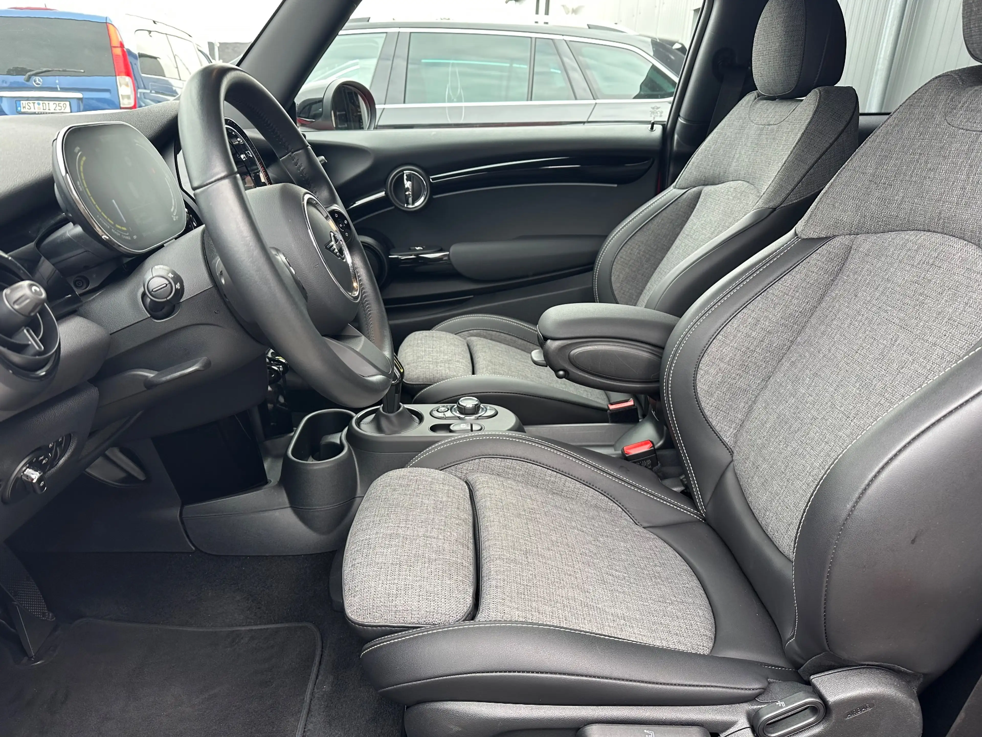 MINI Cooper SE Classic Trim Black NAV+LED+KAM+TEIL-LEDER+SHZ+VC — photo 10