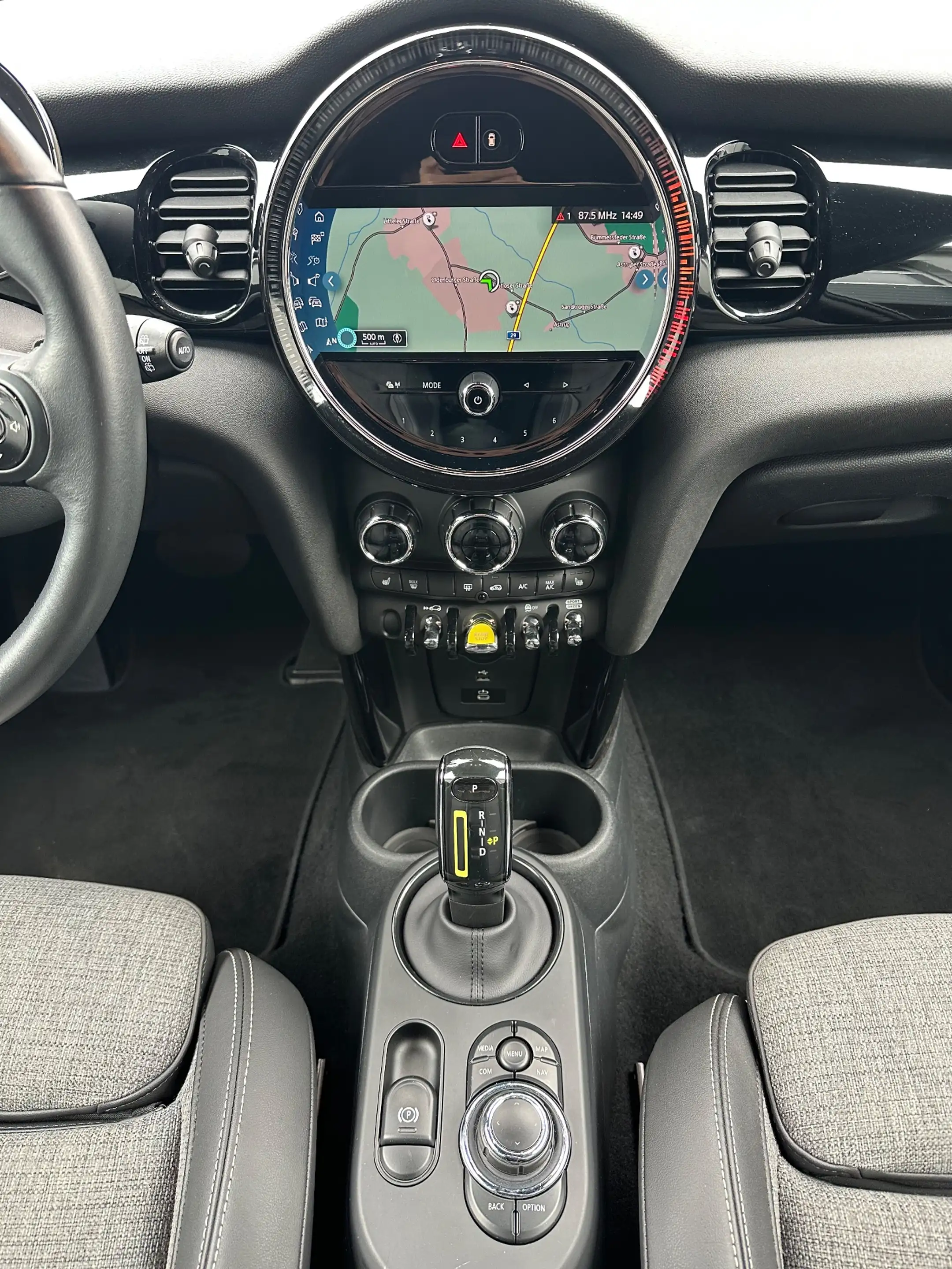 MINI Cooper SE Classic Trim Black NAV+LED+KAM+TEIL-LEDER+SHZ+VC — photo 13