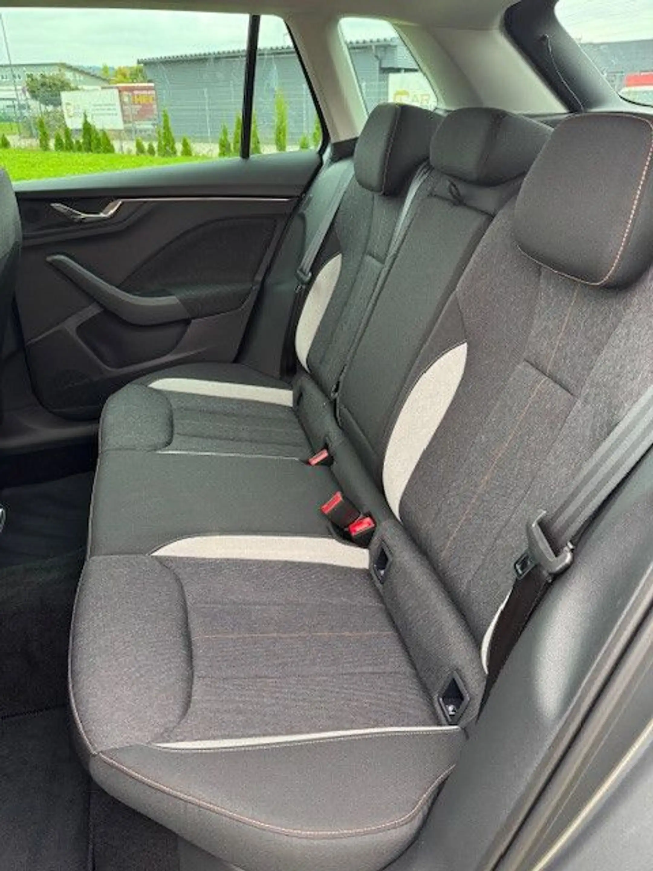 Skoda Kamiq 1.5 TSI "130 Premium" DSG AHK Kamera — photo 11