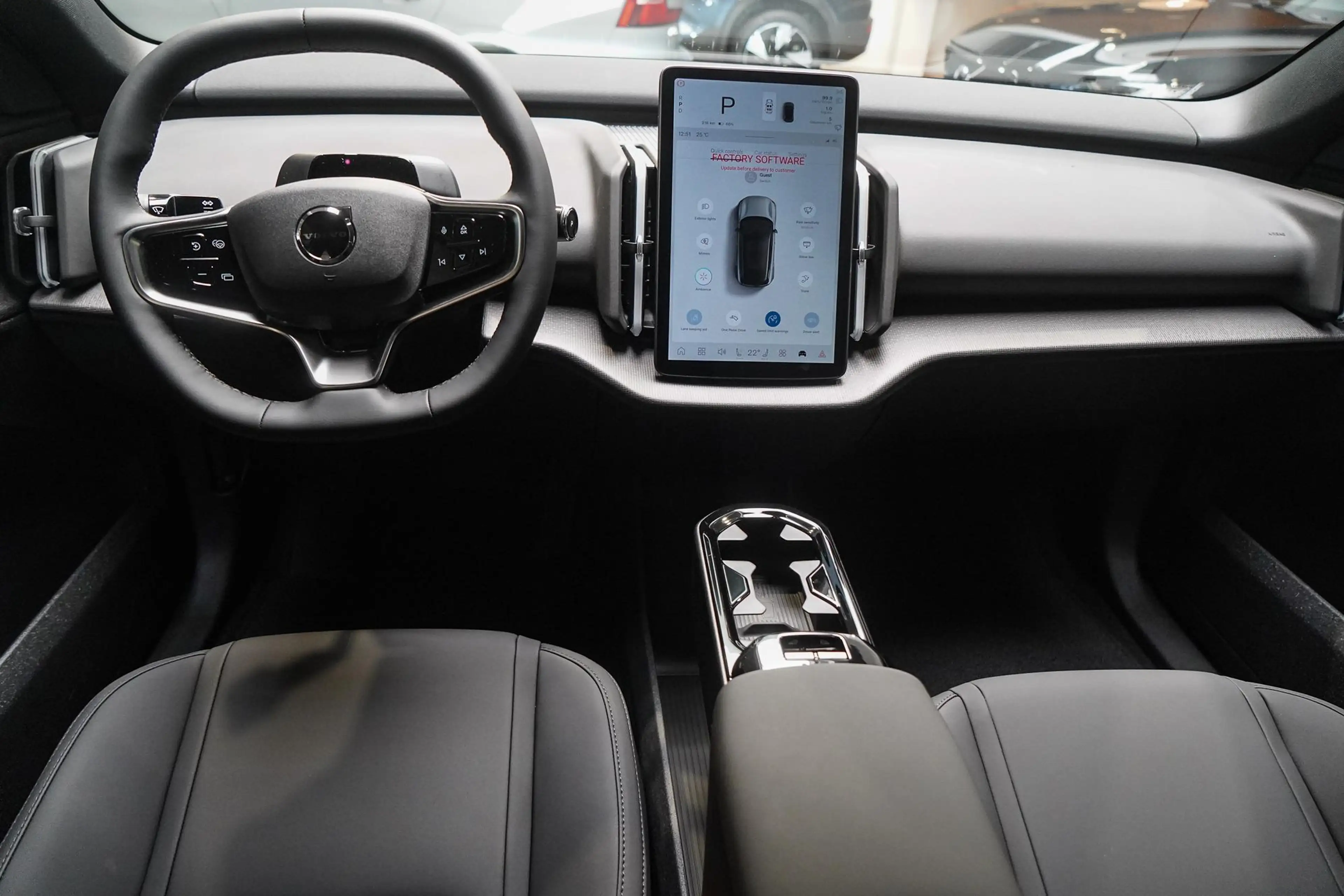Volvo EX30 Cross Country P5 Long Range Plus Europa 69 kWh 272 — photo 14