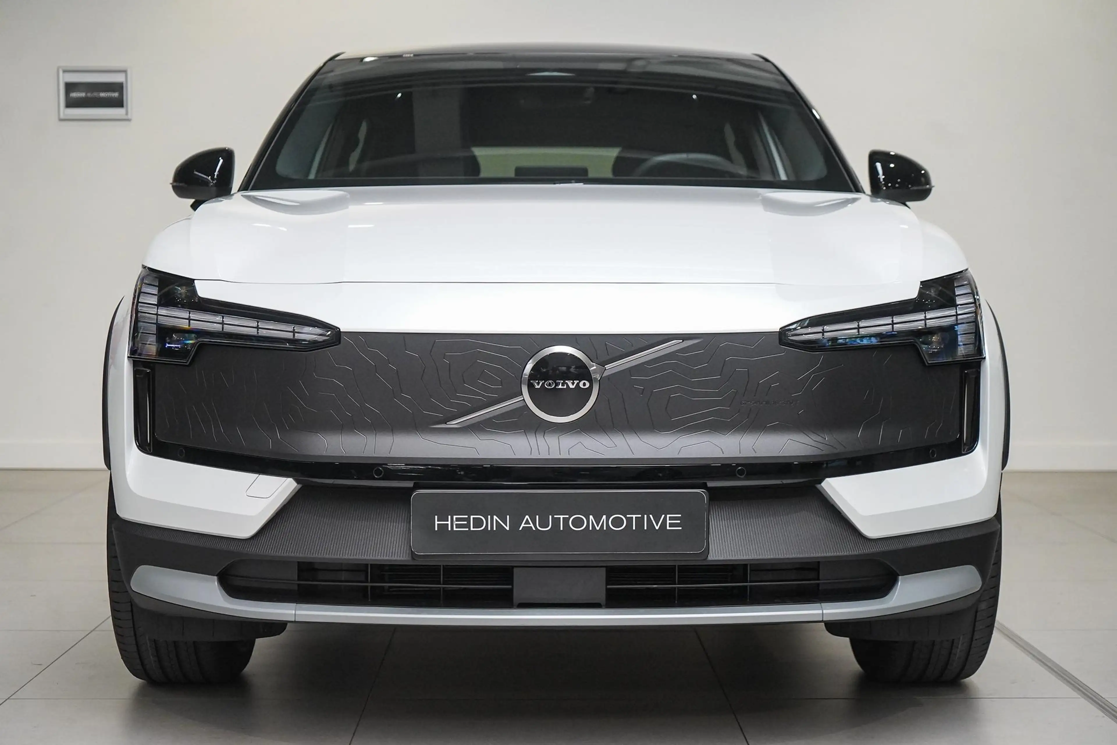 Volvo EX30 Cross Country P5 Long Range Plus Europa 69 kWh 272 — photo 2