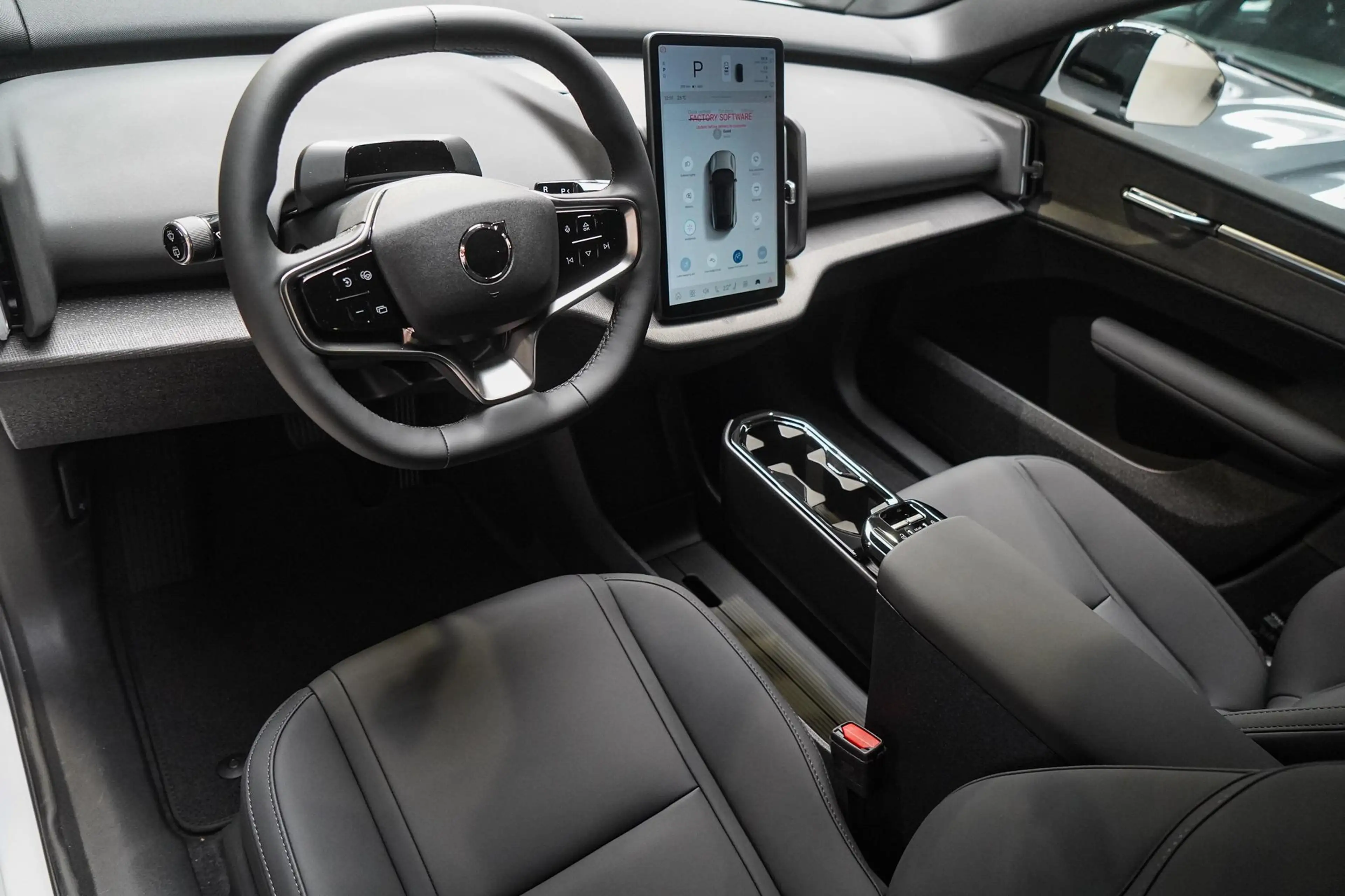 Volvo EX30 Cross Country P5 Long Range Plus Europa 69 kWh 272 — photo 13