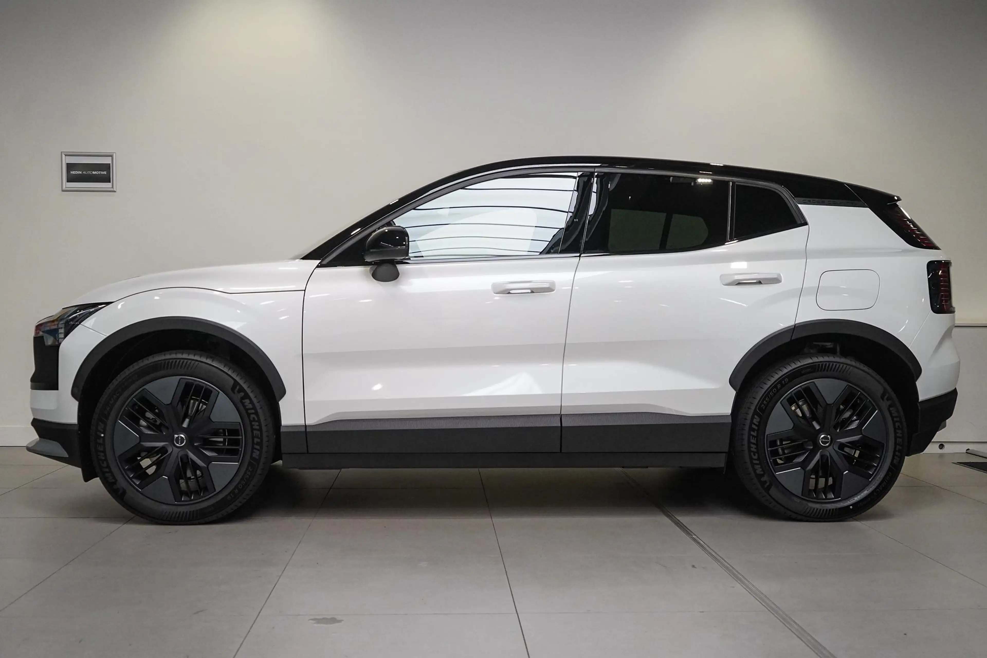 Volvo EX30 Cross Country P5 Long Range Plus Europa 69 kWh 272 — photo 3