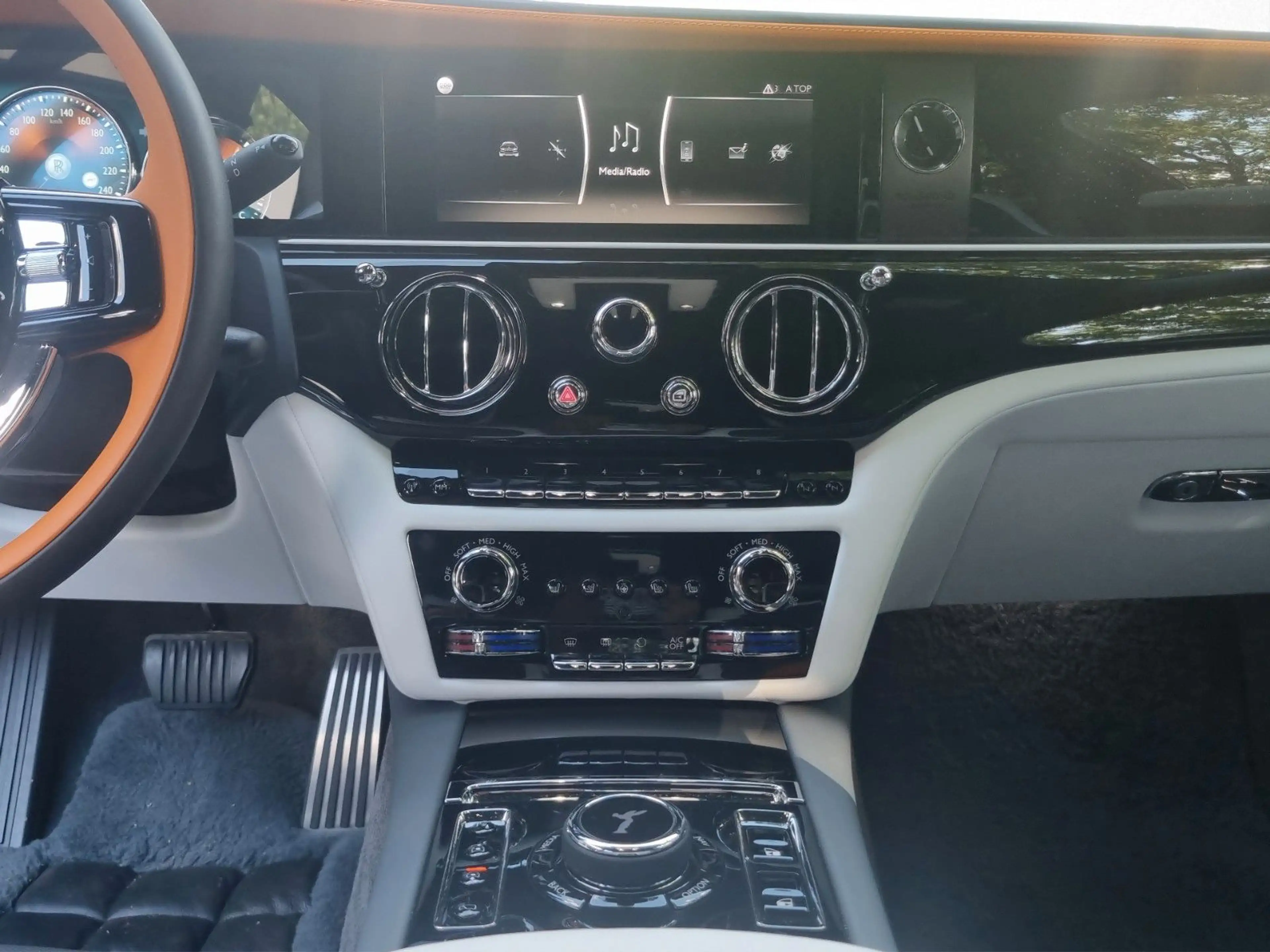 Rolls-Royce Ghost - — photo 15