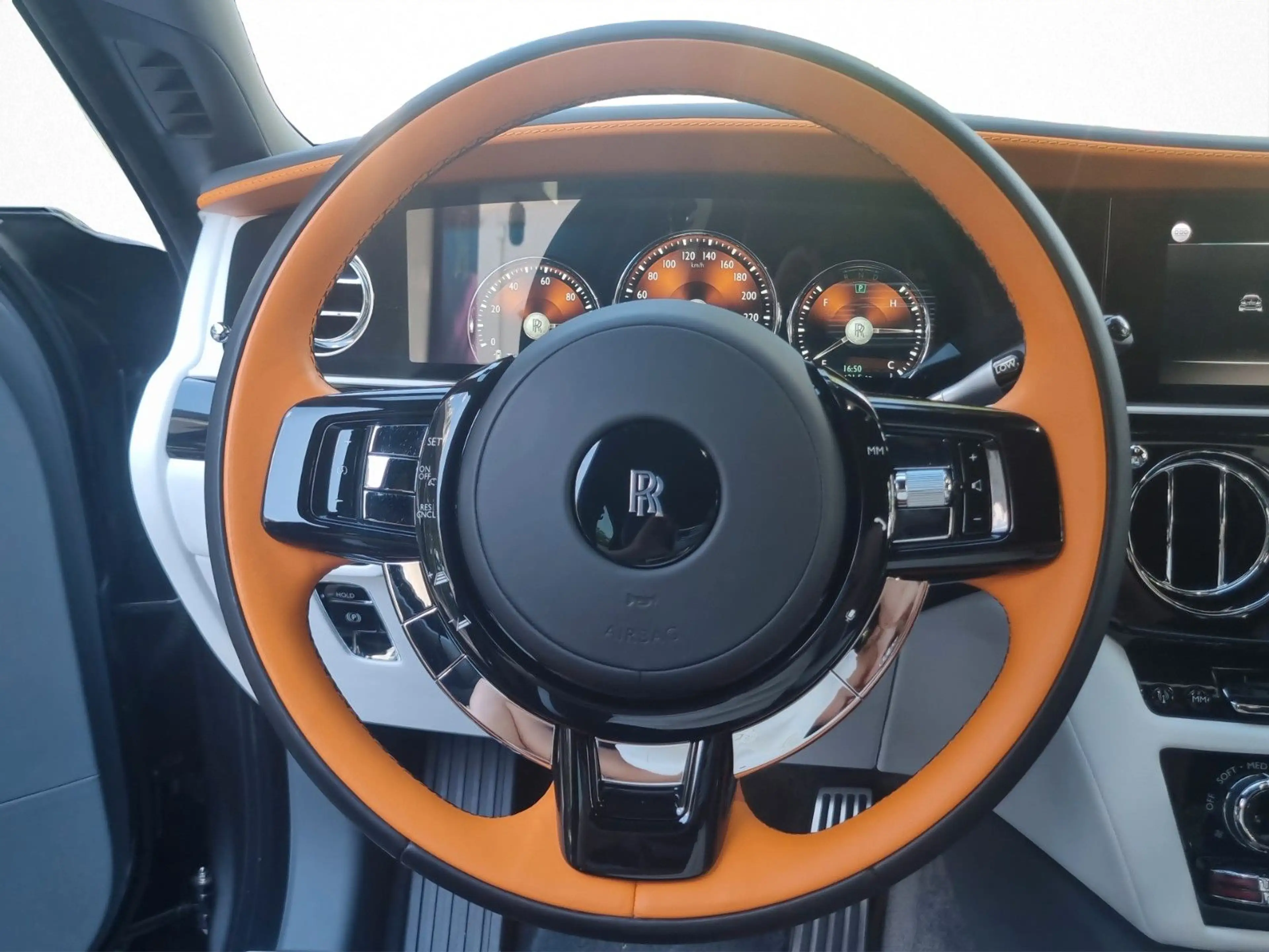 Rolls-Royce Ghost - — photo 10