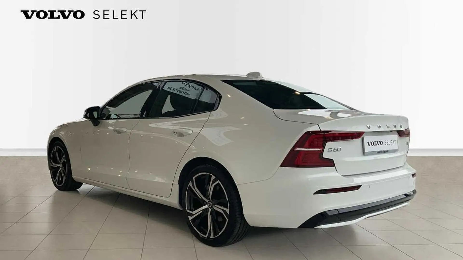 Volvo S60 III Plus, B4 Mild-Hybrid, Benzine, Dark + Driver A Wit - 2