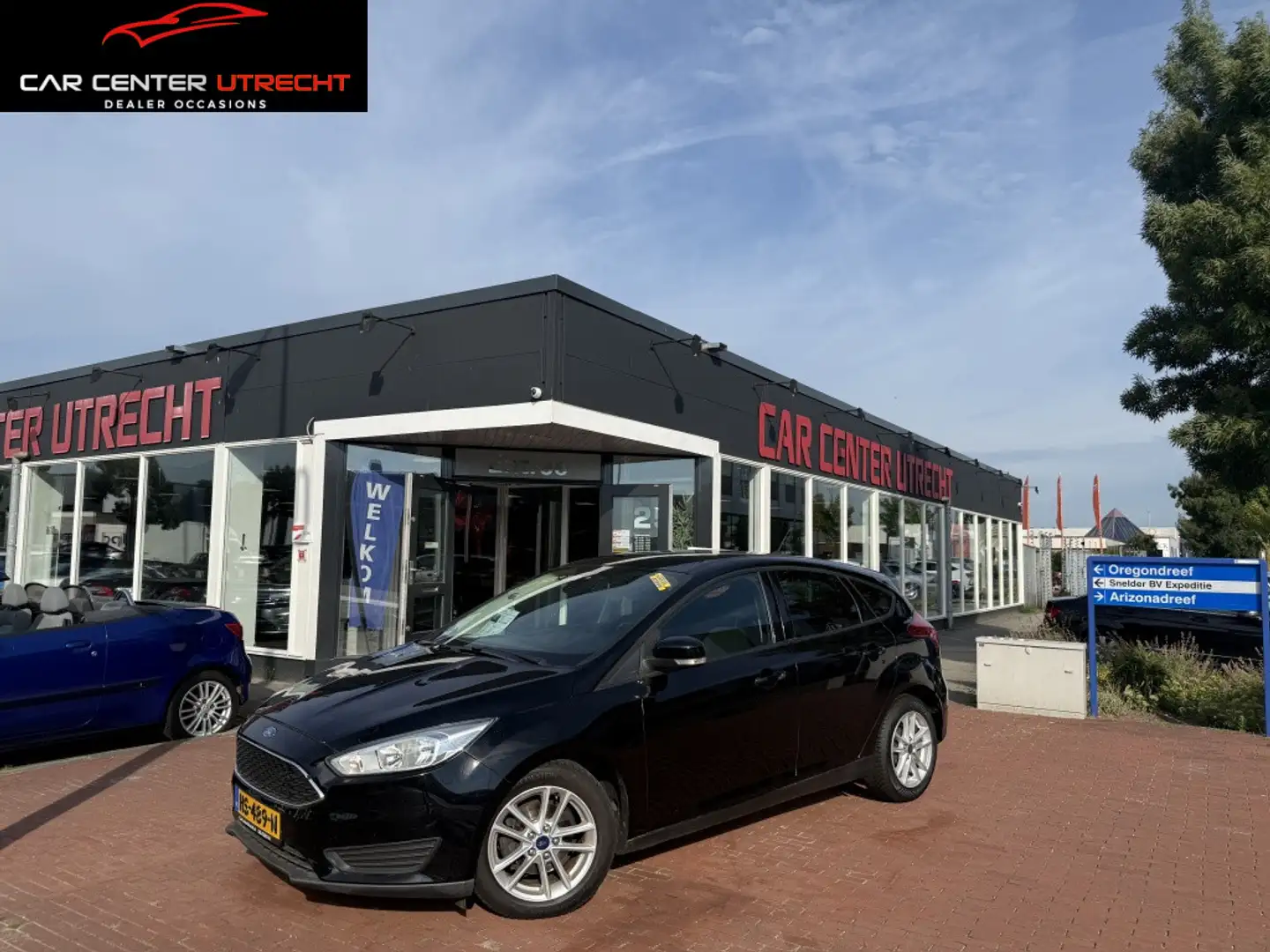 Ford Focus 1.5 TDCI Trend Edition | APK nieuw bij verkoop | Zwart - 1