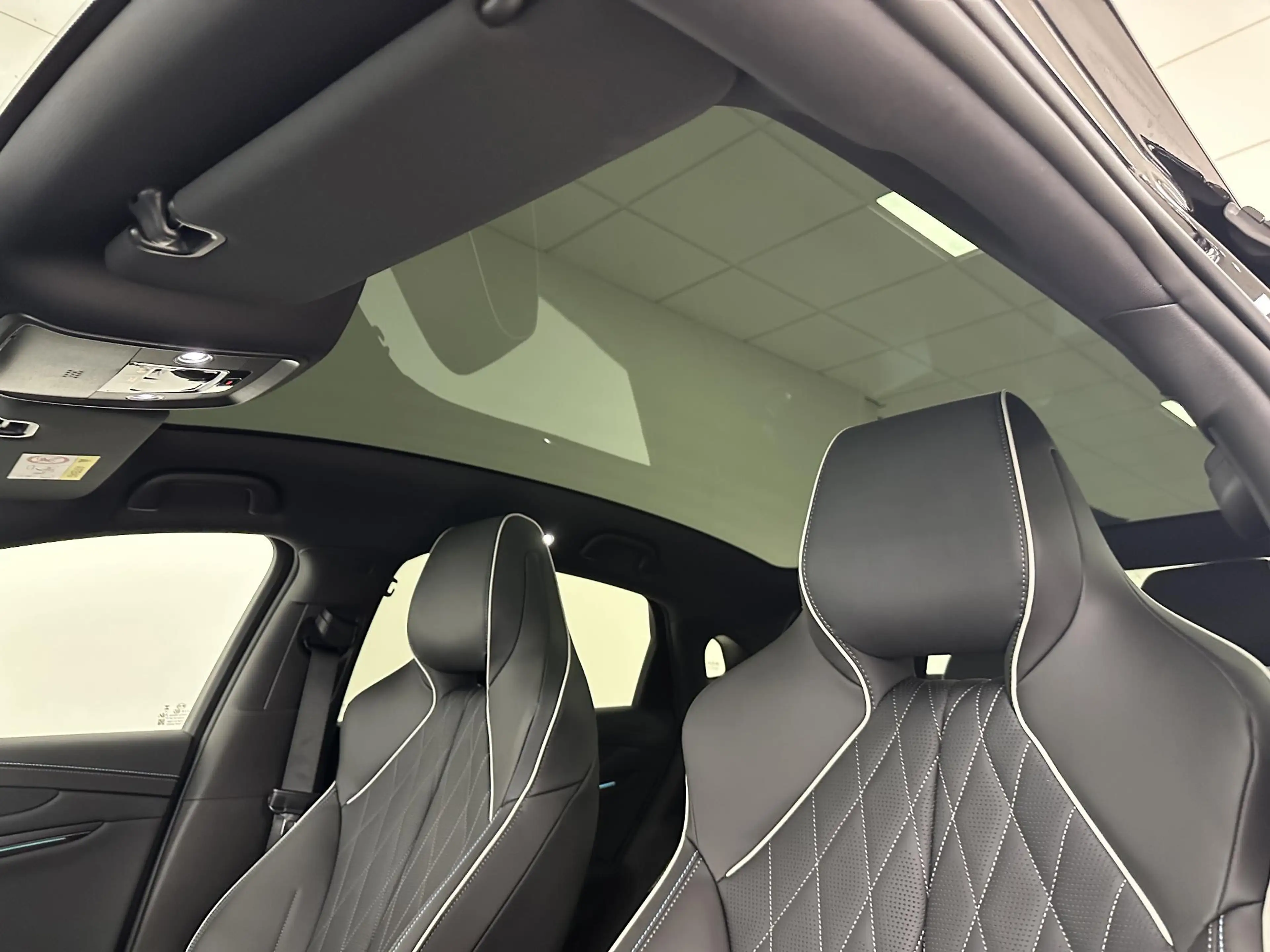 BYD Seal Design RWD 82.5 kWh Demo | 570KM WLTP range | Pano — photo 18