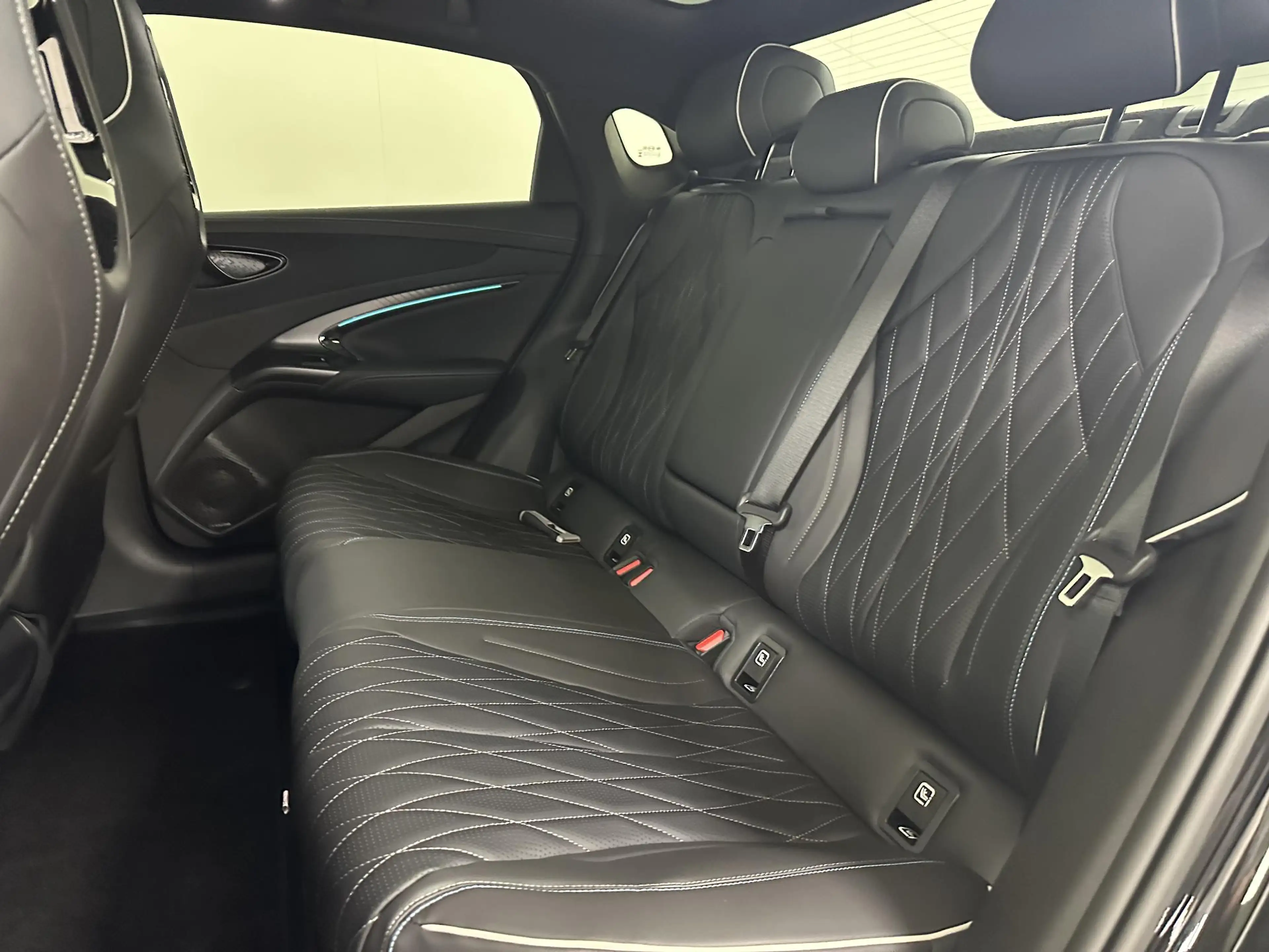 BYD Seal Design RWD 82.5 kWh Demo | 570KM WLTP range | Pano — photo 8