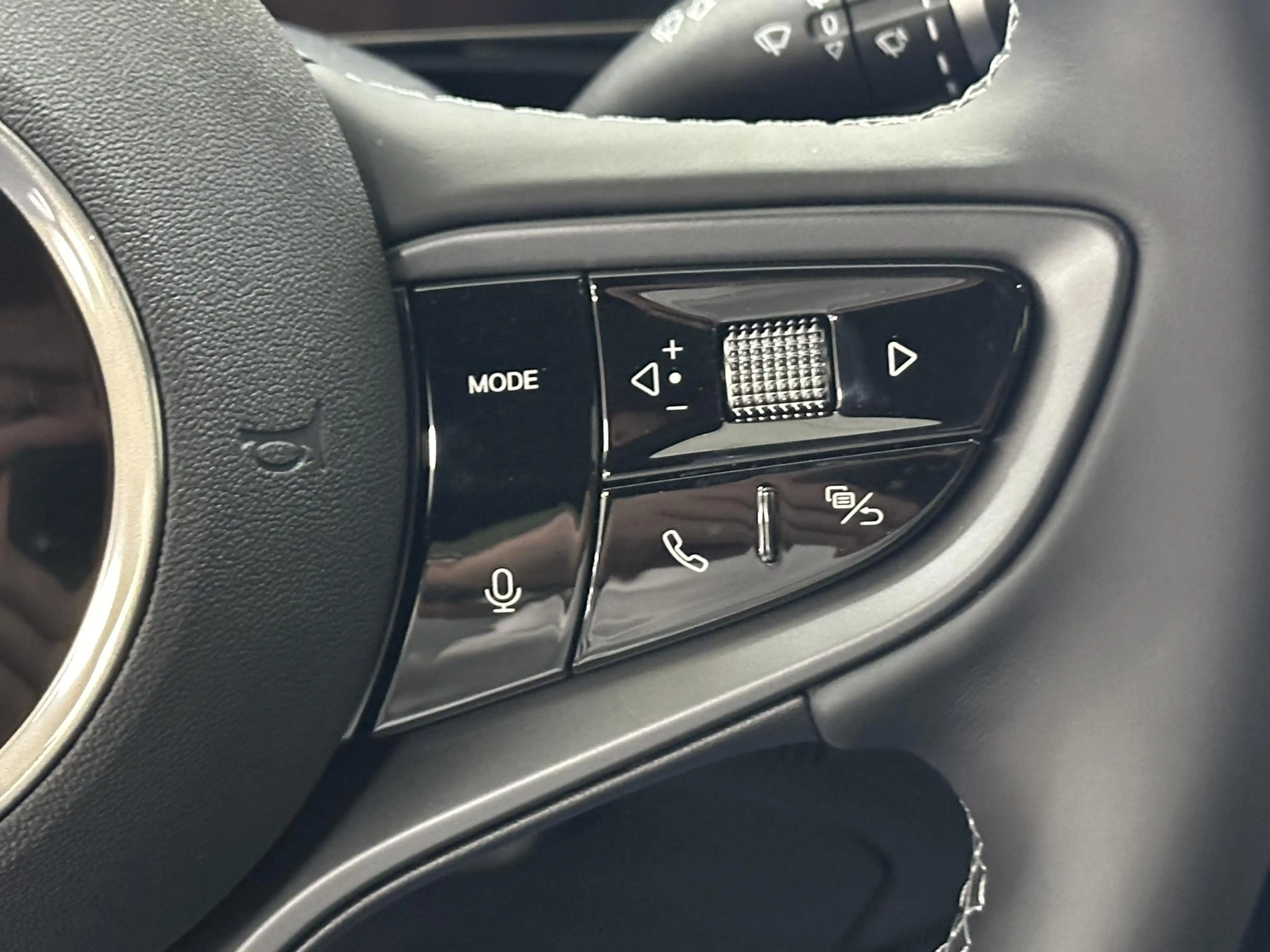 BYD Seal Design RWD 82.5 kWh Demo | 570KM WLTP range | Pano — photo 27