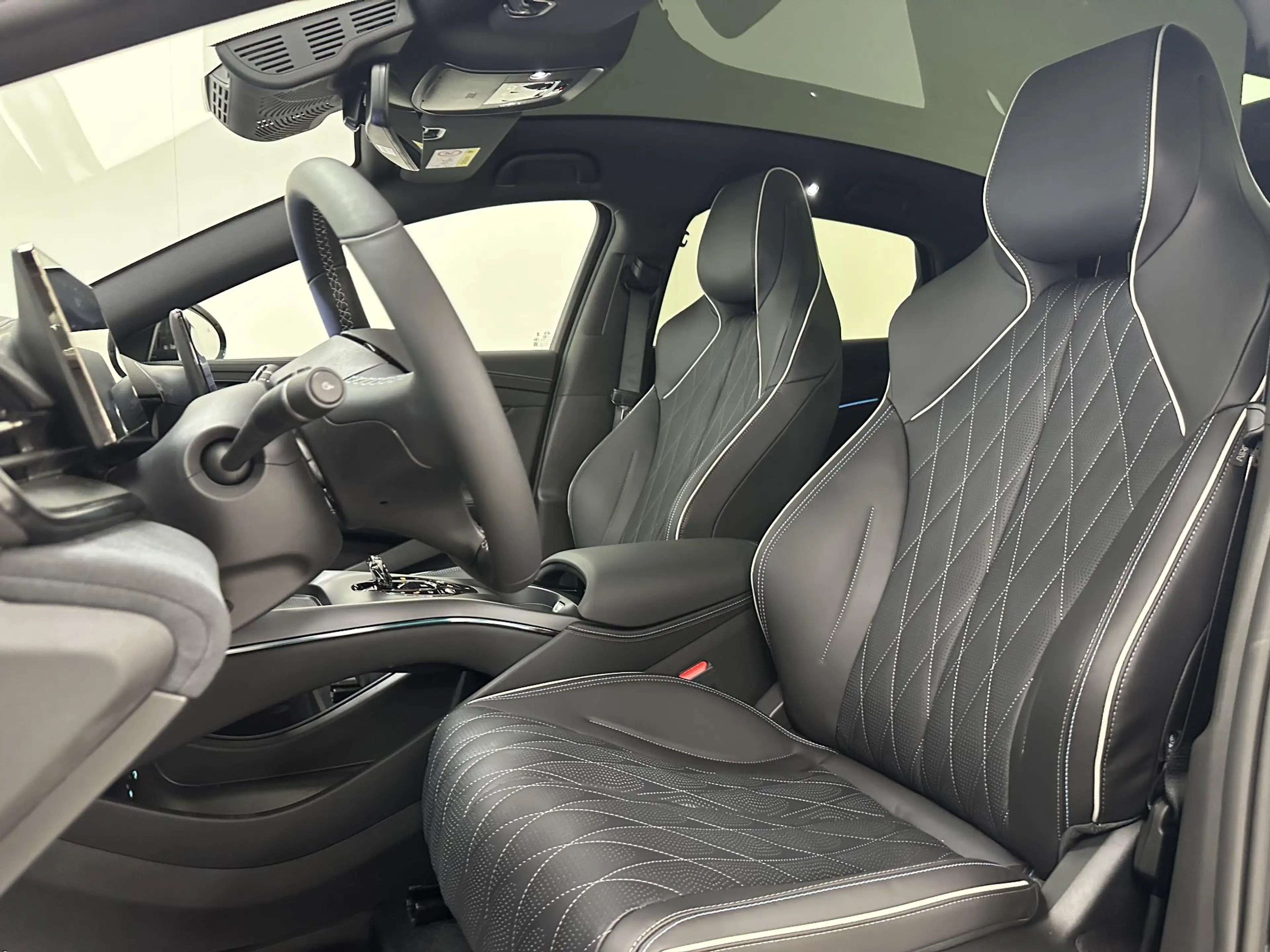 BYD Seal Design RWD 82.5 kWh Demo | 570KM WLTP range | Pano — photo 7