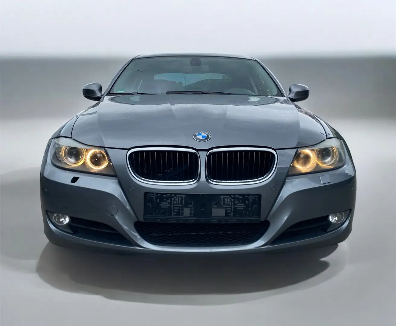 BMW 318 LIMO*LCI*SHZ*6 Gang*NAVI Business*Xenon* Grau - 2