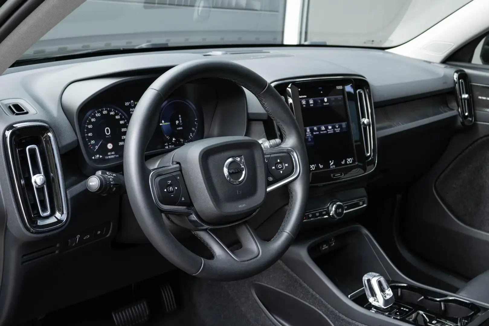 Volvo XC40 T5 Recharge Inscription | Panoramisch schuif-/kant Zwart - 2
