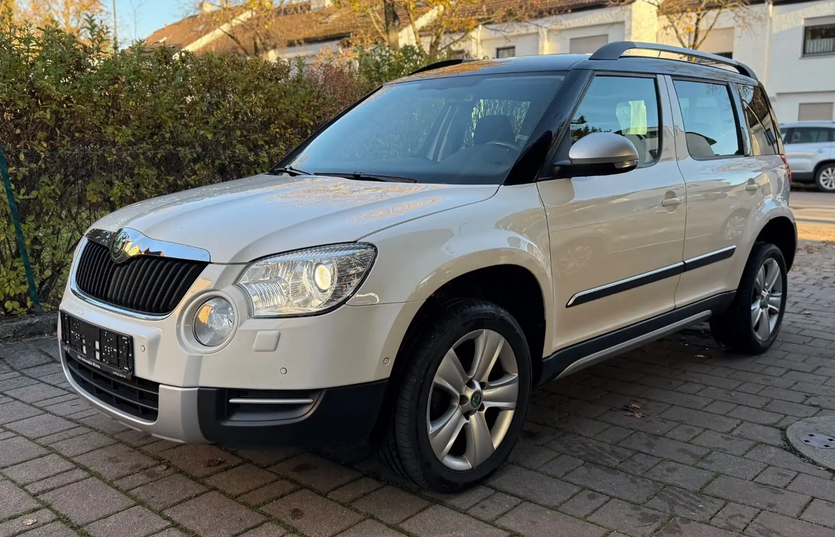 Skoda Yeti 2.0 TDI DSG Elegance Plus Edition 4x4 Blanc - 1
