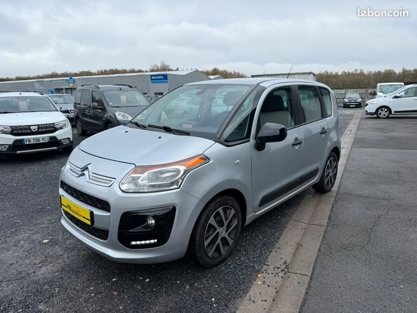 Citroen C3 Picasso Citroën 1l6 Hdi 100 chx Šedá - 2