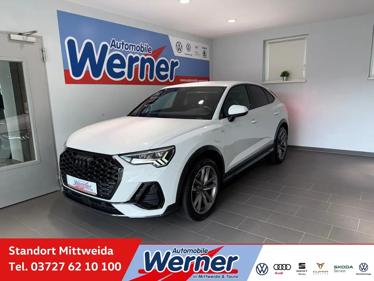 Audi Q3 Sportback  45TFSIe Black S line AHK MatrixLED Weiß - 1